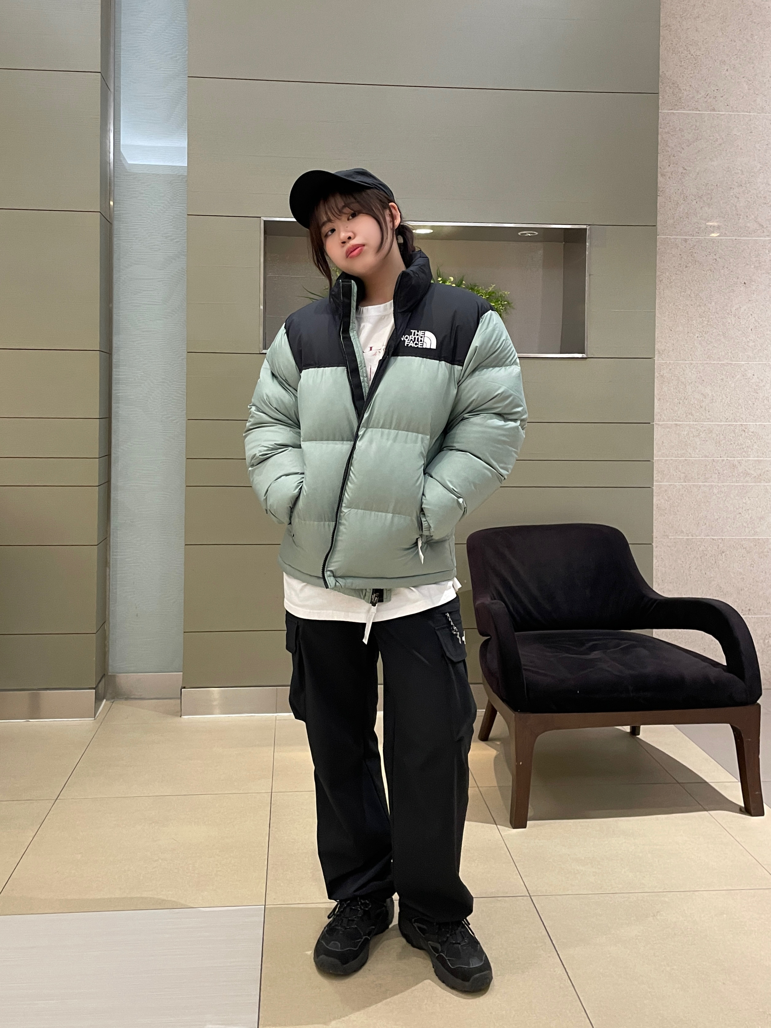 The North Face 1996 Eco Nuptse Jacket Tea 착용 스타일