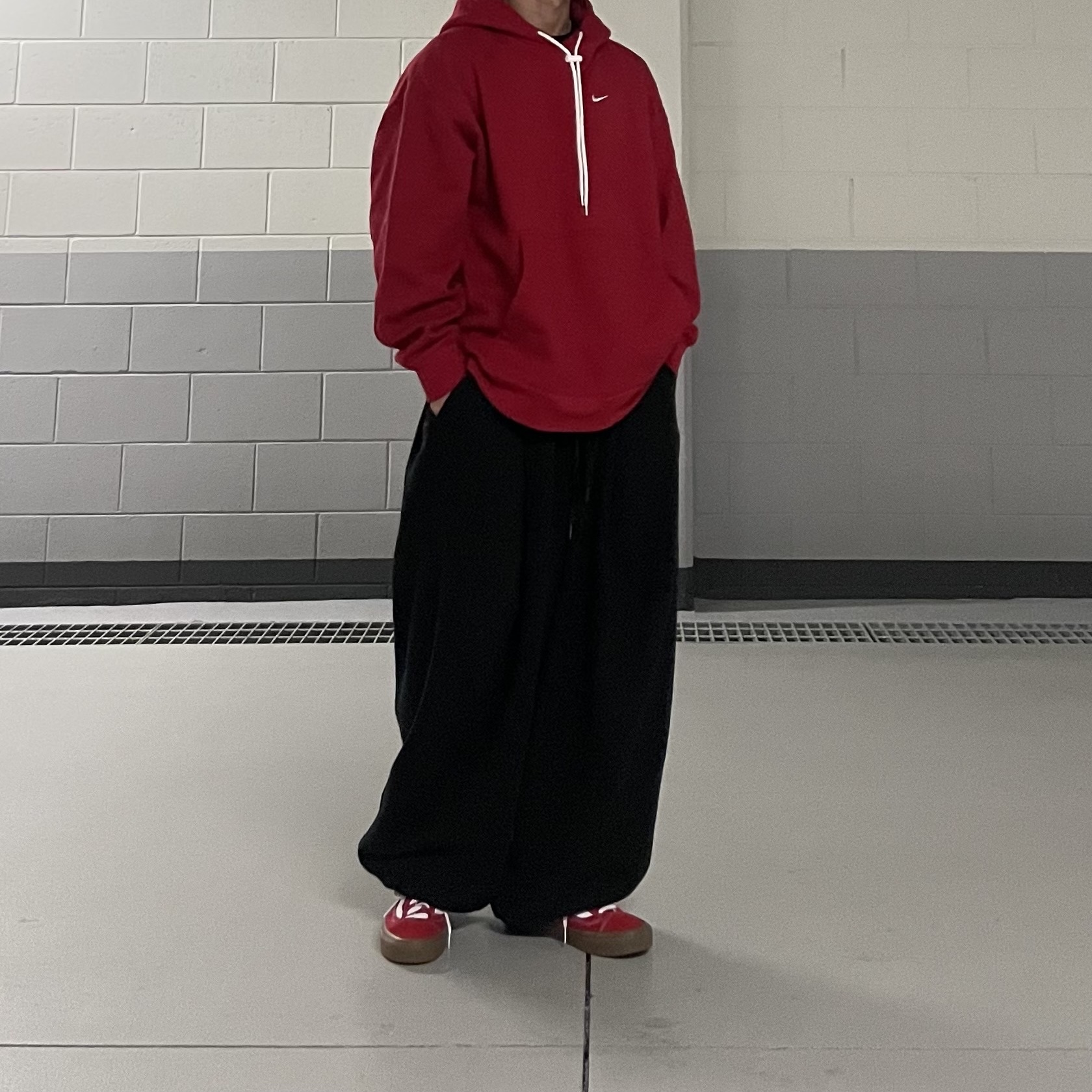 Nike M NRG Hoodie Red 착용 스타일