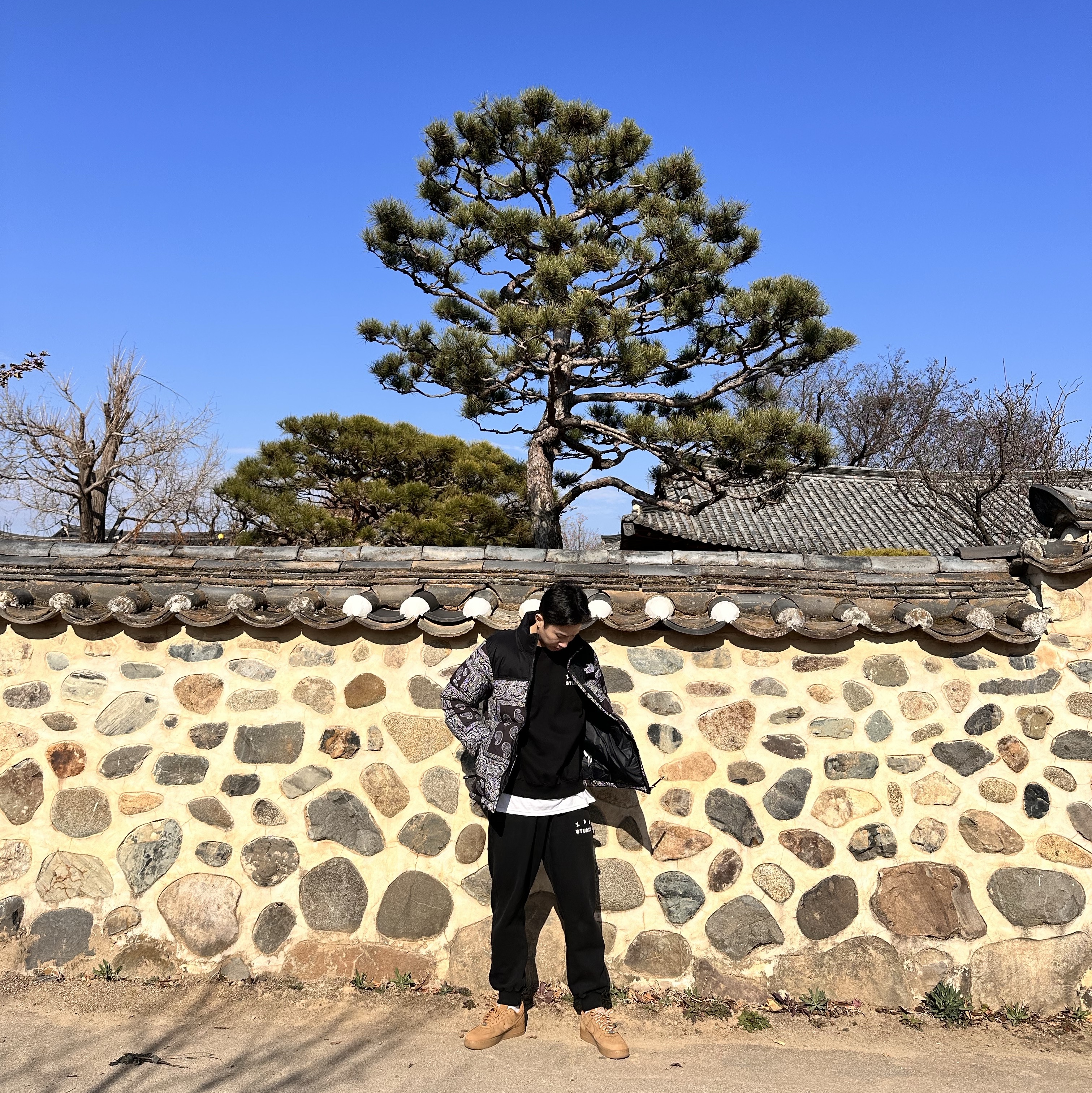IAB Studio Sweatpants Black White - 19FW, IAB Studio Sweatshirt Black - 19FW 착용 스타일