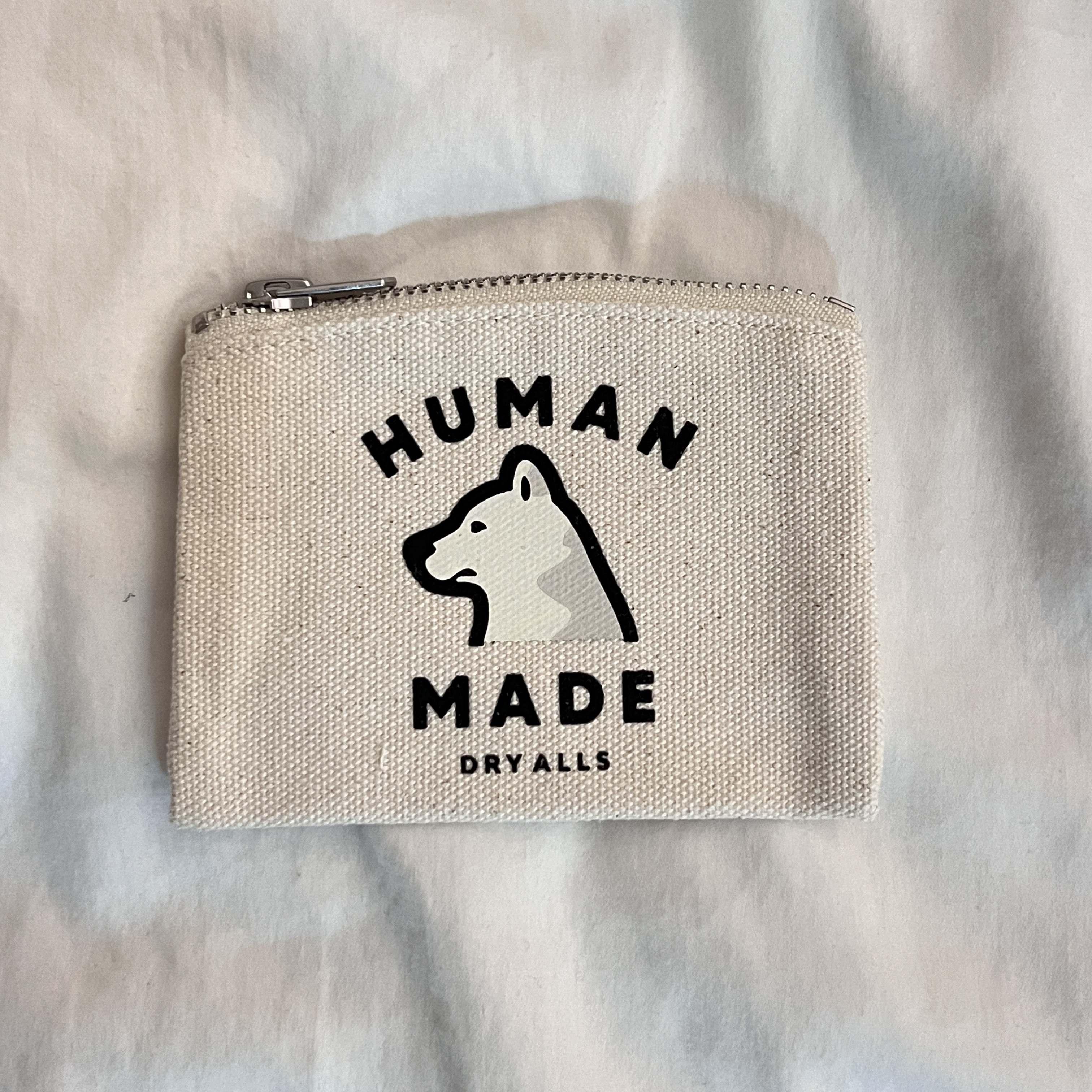 Human Made Worksout 20th Anniversary Jindo Dog 6 Panel Cap Black, Human Made Worksout 20th Anniversary Jindo Dog Card Case White 착용 스타일 - 3