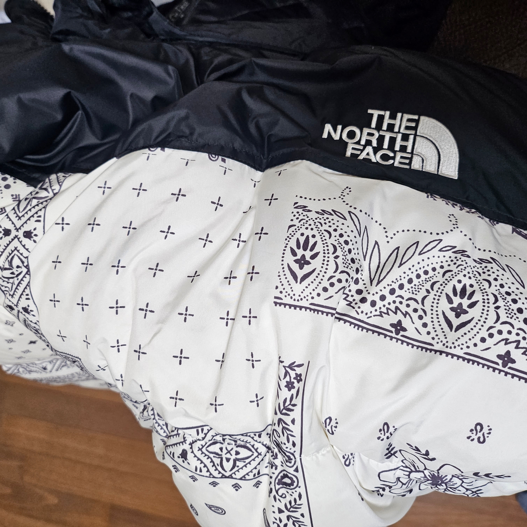 The North Face 1996 Novelty Nuptse Jacket Off White 착용 스타일