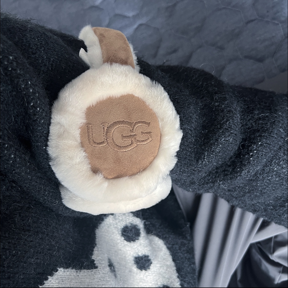 (W) UGG Embroidered Logo Earmuff Chestnut, Stussy Dice Mohair Sweater Black 착용 스타일