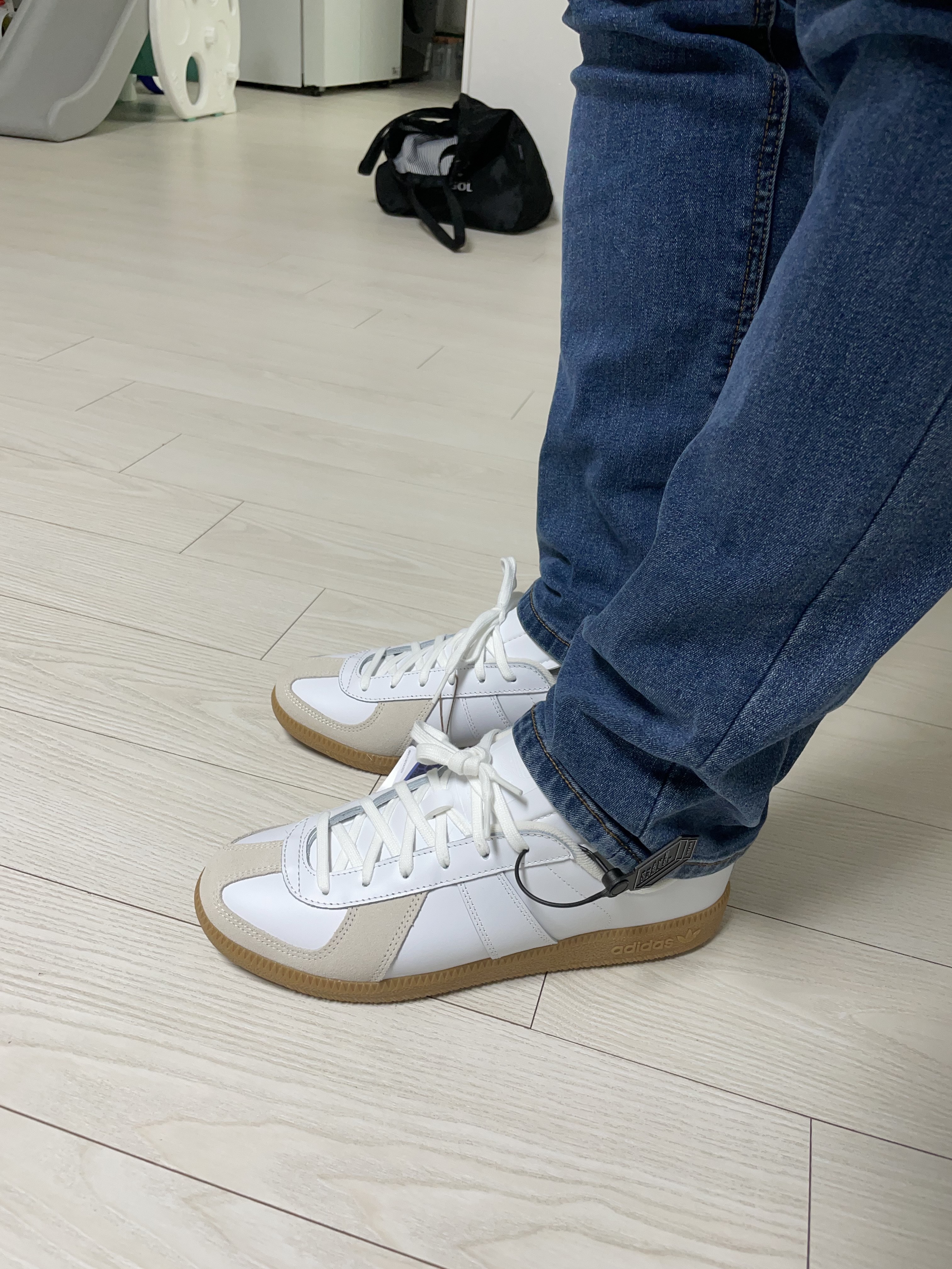 Adidas BW Army White 착용 스타일 - 1