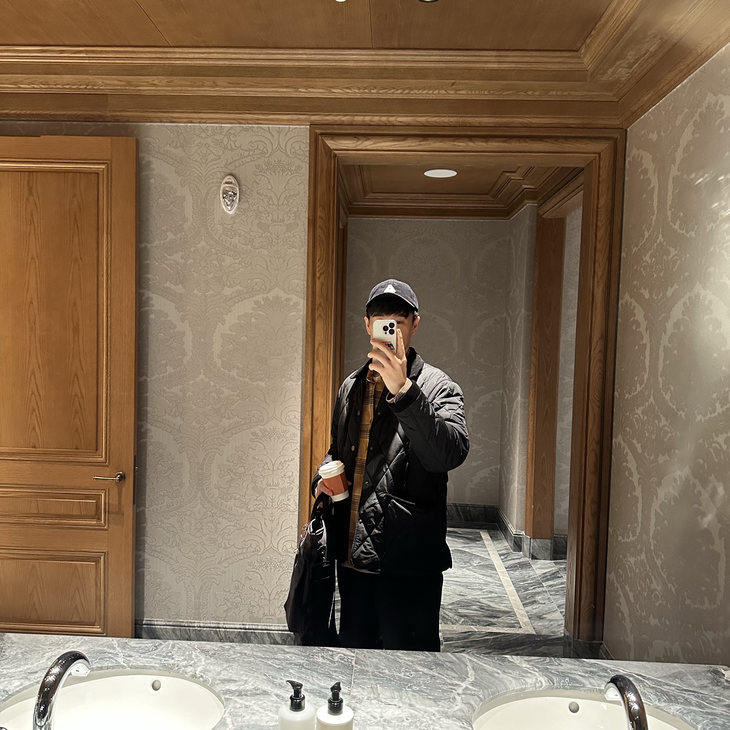 Palace Corduroy P 6-Panel Black - 23SS 착용 스타일