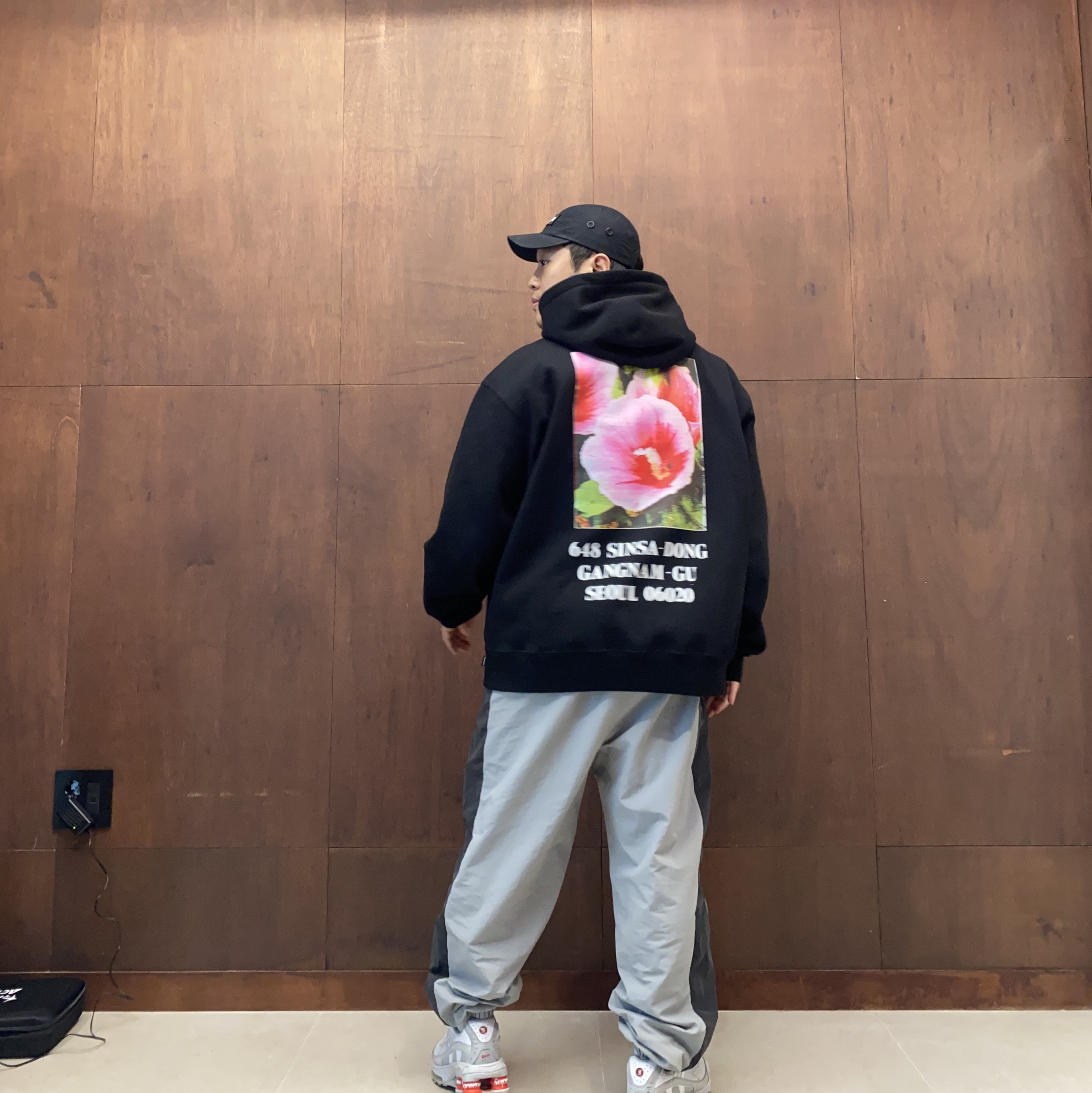 Supreme Seoul Box Logo Hooded Sweatshirt Black - 23FW 착용 스타일 - 1