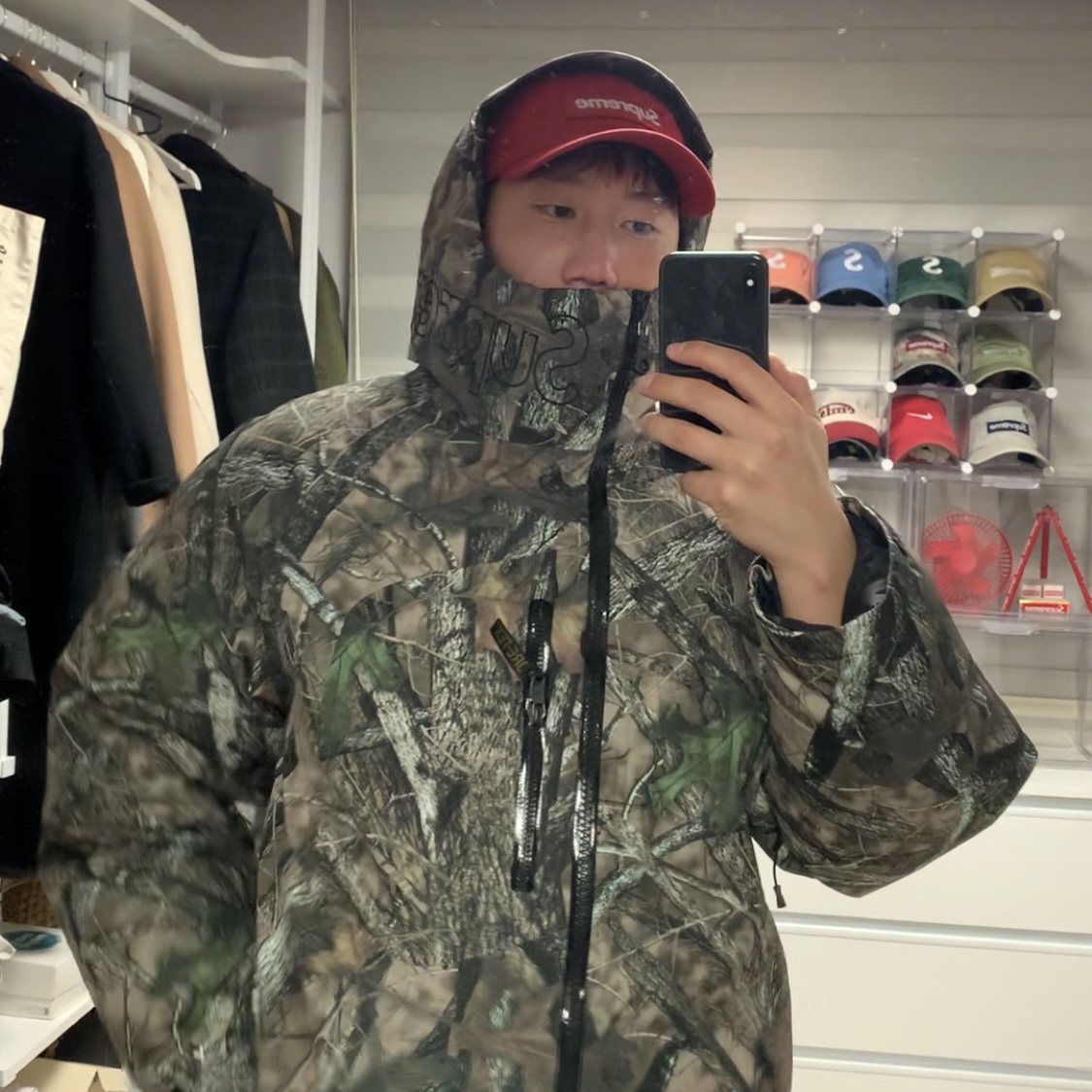 Supreme Gore-Tex 700-Fill Down Parka Timber Camo - 23FW 착용 스타일 - 1