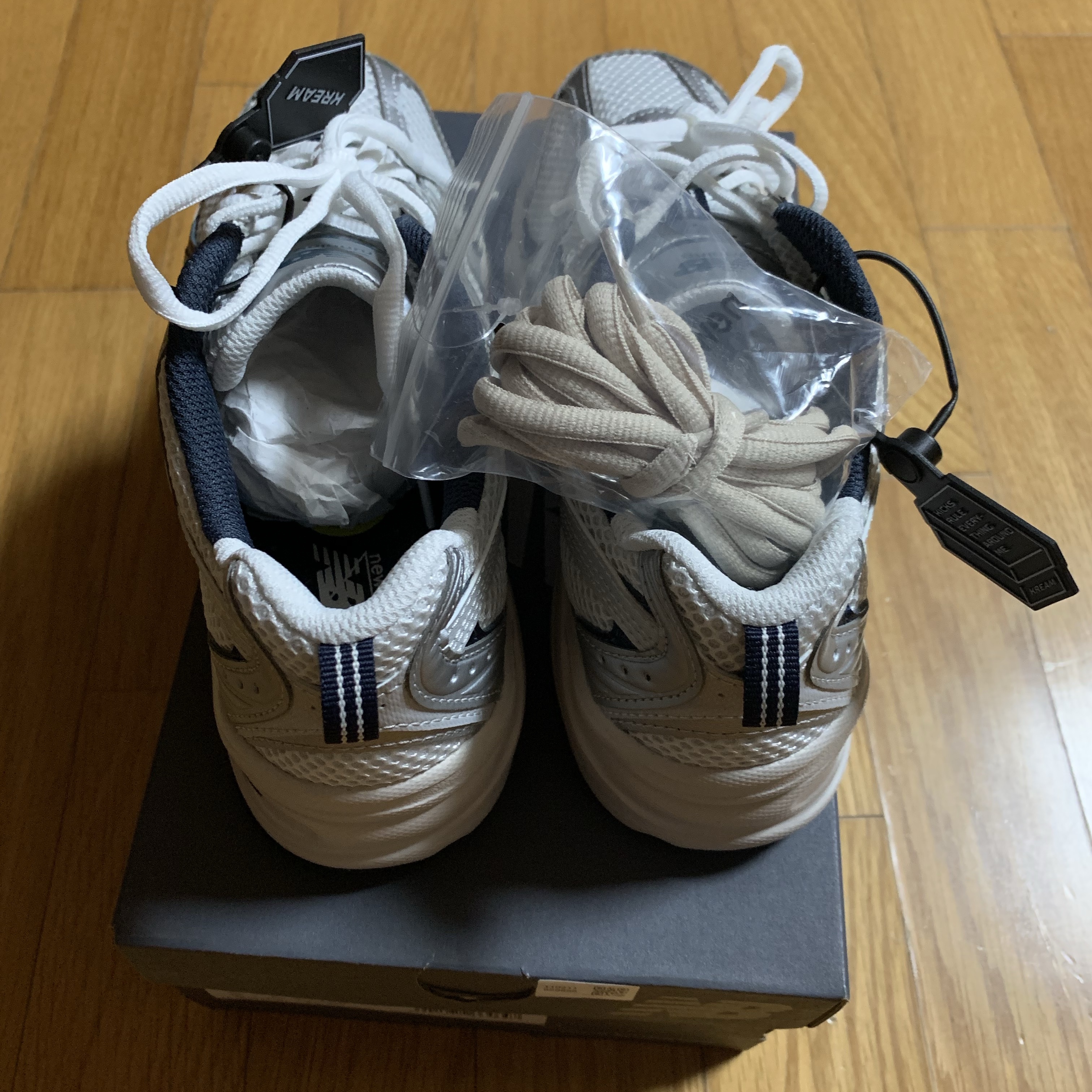New Balance 530 Steel Grey 착용 스타일 - 3