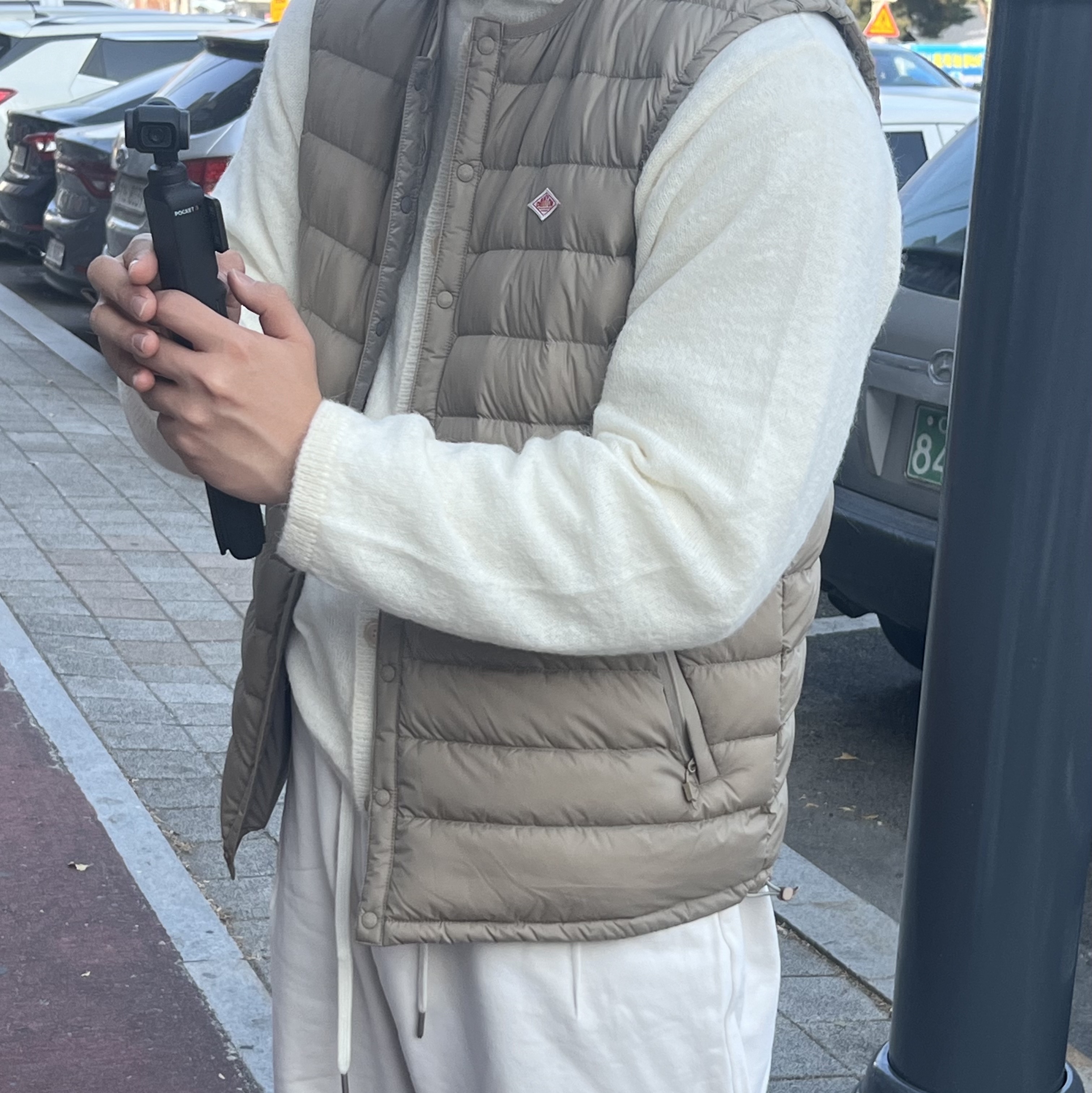 Danton Stretch Nylon Middle Down Stand Collar Vest Grey 착용 스타일