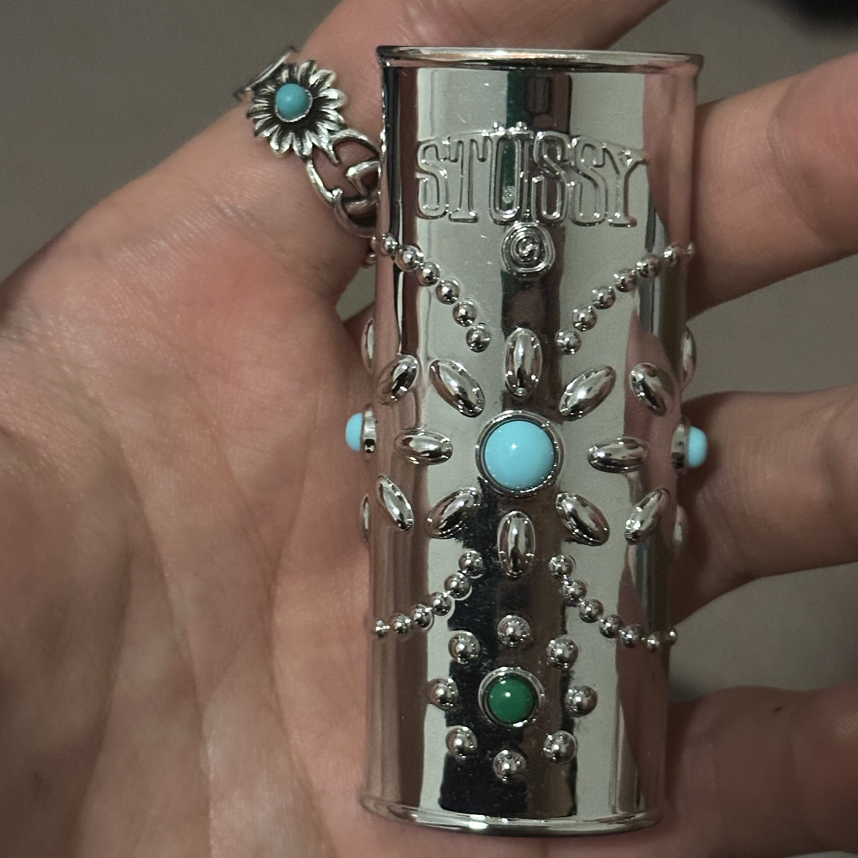 Stussy Metal Bejeweled Lighter Case Silver, Gucci Double G Mother of Pearl Ring Silver 착용 스타일