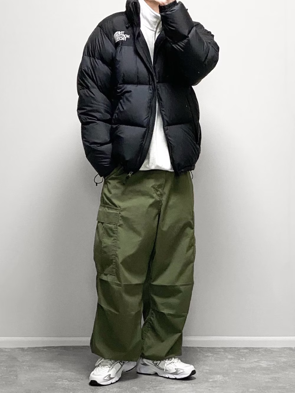 New Balance 725 White, The North Face On Ball Jacket Black 착용 스타일