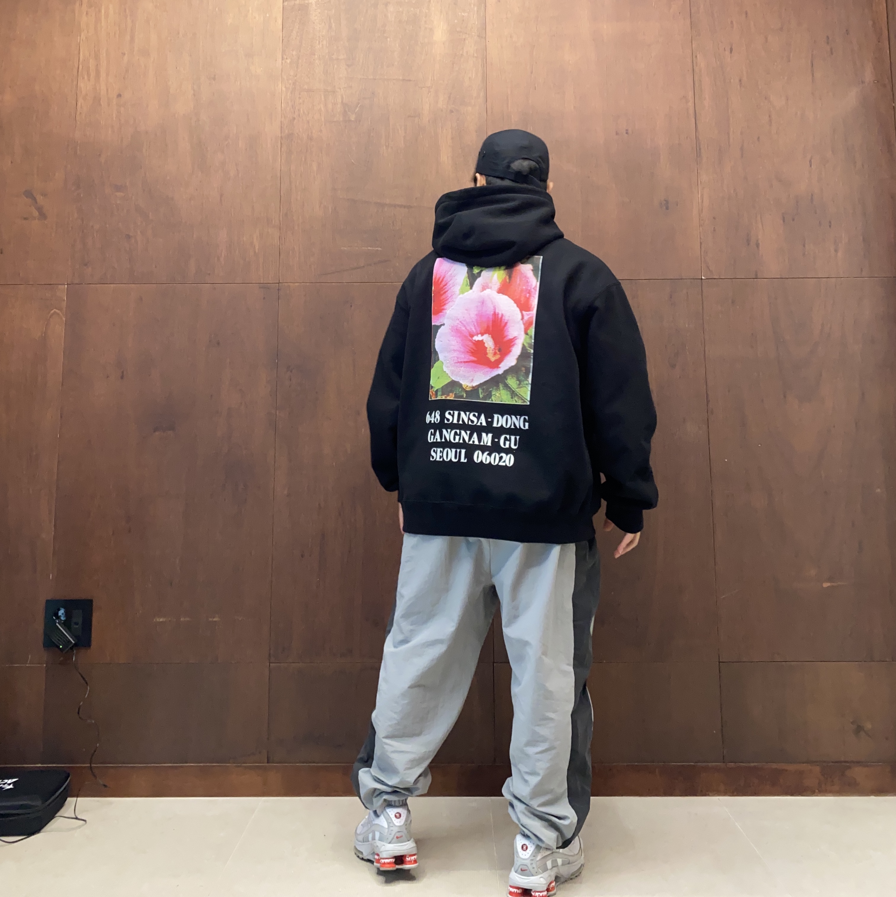 Supreme Seoul Box Logo Hooded Sweatshirt Black - 23FW 착용 스타일 - 2
