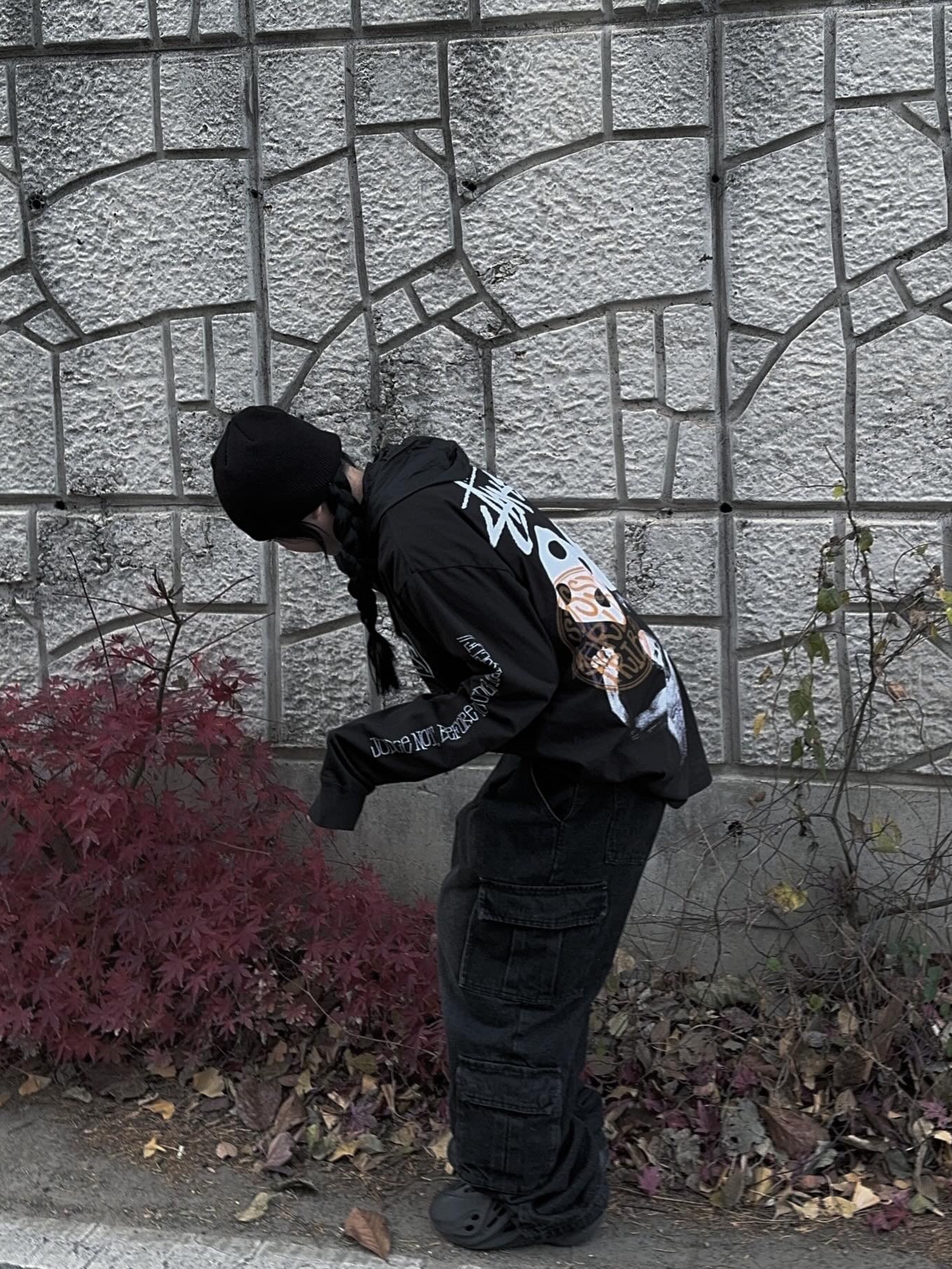 Stussy Strike Pigment Dyed LS T-Shirt Black, Adidas Yeezy Foam RNNR Onyx 착용 스타일 - 3