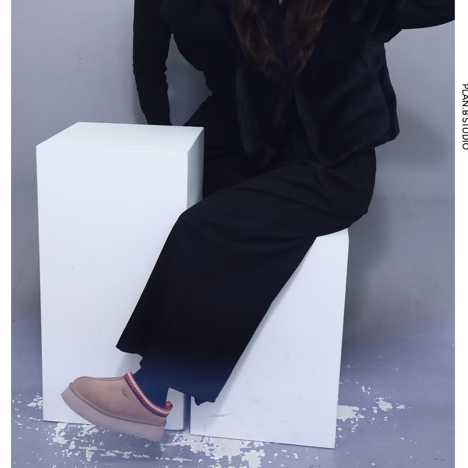 (W) UGG Tazz Slipper Chestnut 착용 스타일 - 1