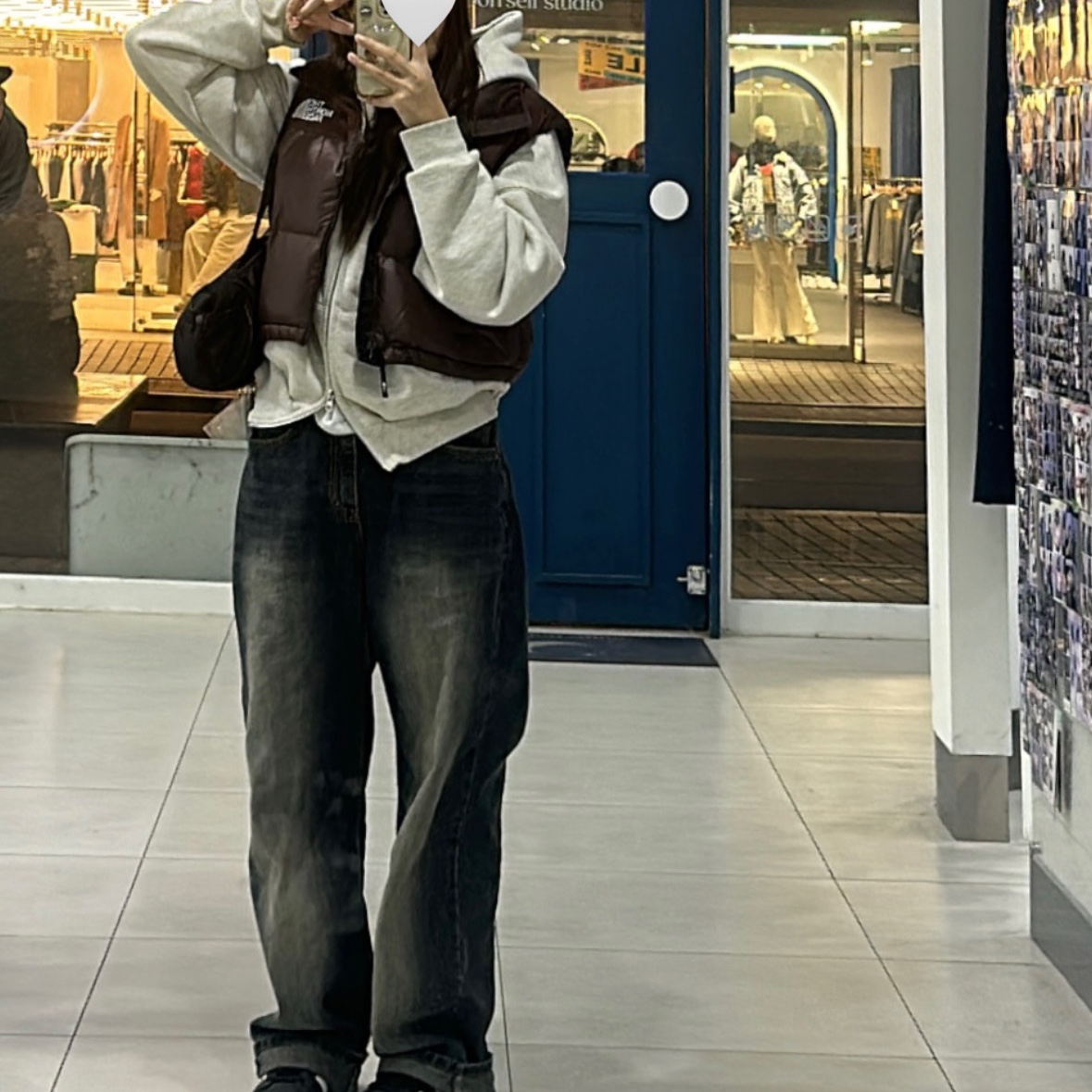 (W) The North Face White Label Novelty Nuptse Down Vest Brown, Porter Tanker Duffle Bag L Black 착용 스타일