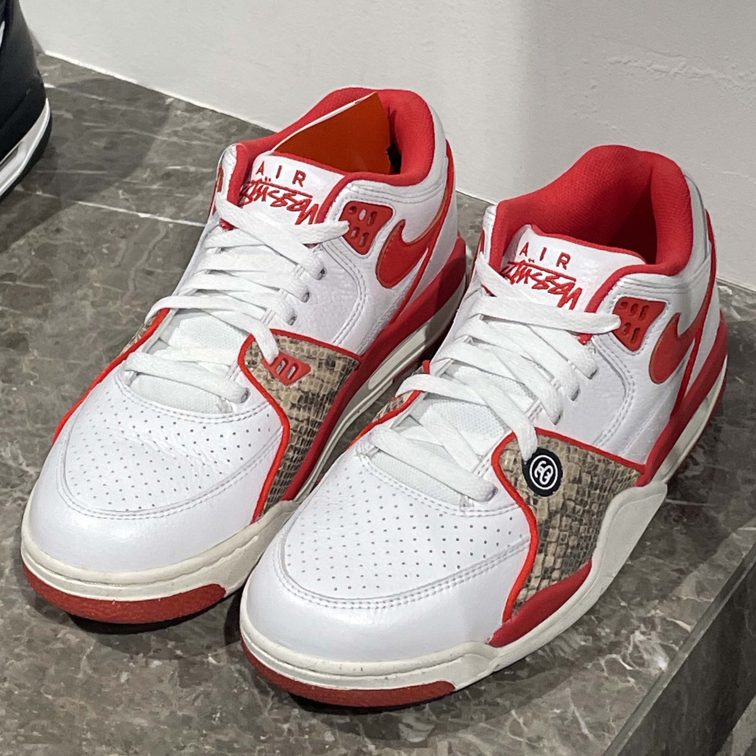 Nike x Stussy Air Flight 89 Low White Habanero Red Sail 착용 스타일