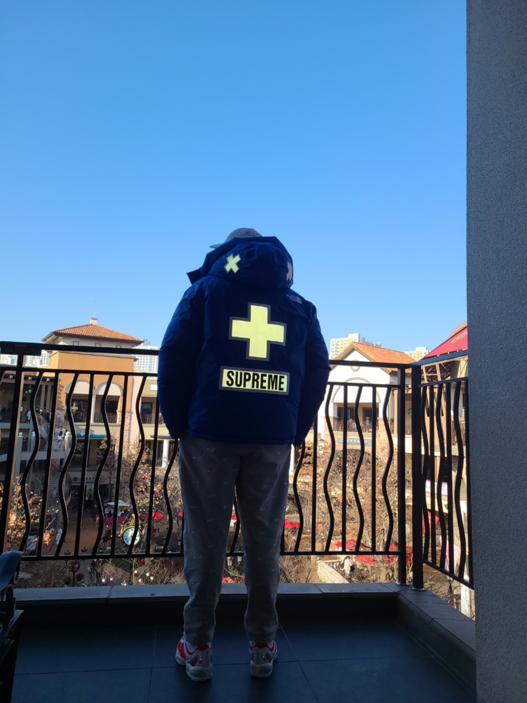 Supreme x The North Face Summit Series Rescue Baltoro Jacket Blue - 22SS, Nike x Supreme Air Max Tailwind 4 White 착용 스타일 - 1