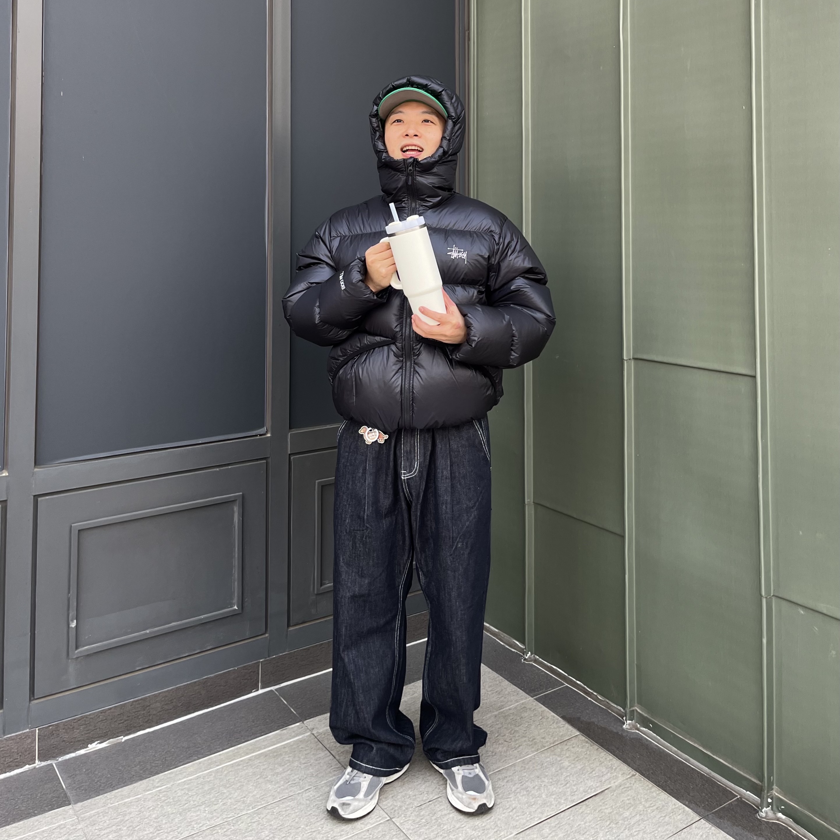 Stussy Down Parka Micro Ripstop Phantom Black, Human Made Dachs Keyring Brown 착용 스타일 - 2