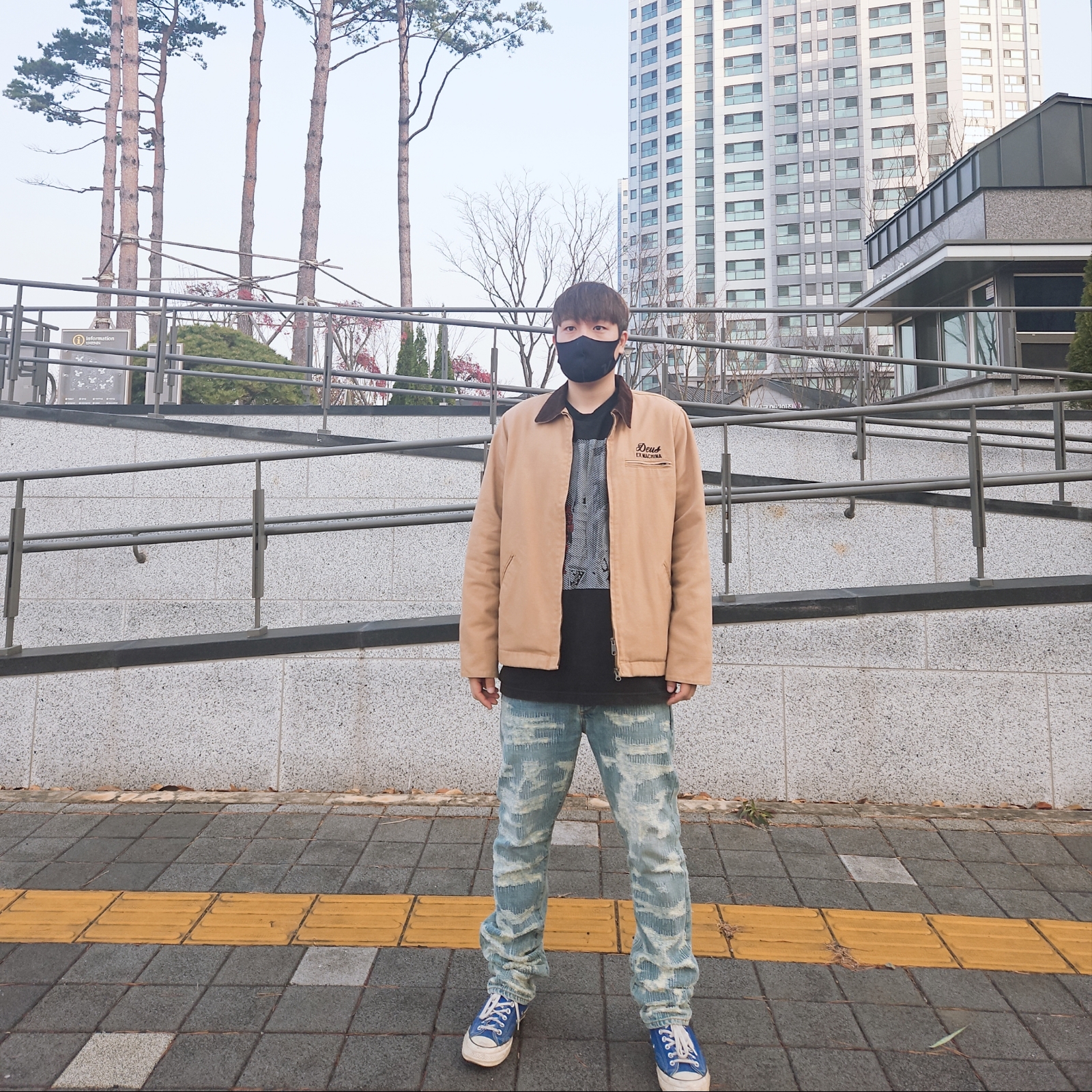 Undermycar x Konic Section Vol.2 Hard Destroyed Washed Jeans - 23SS, Converse Chuck 70 Ox Vintage Canvas Rush Blue 착용 스타일