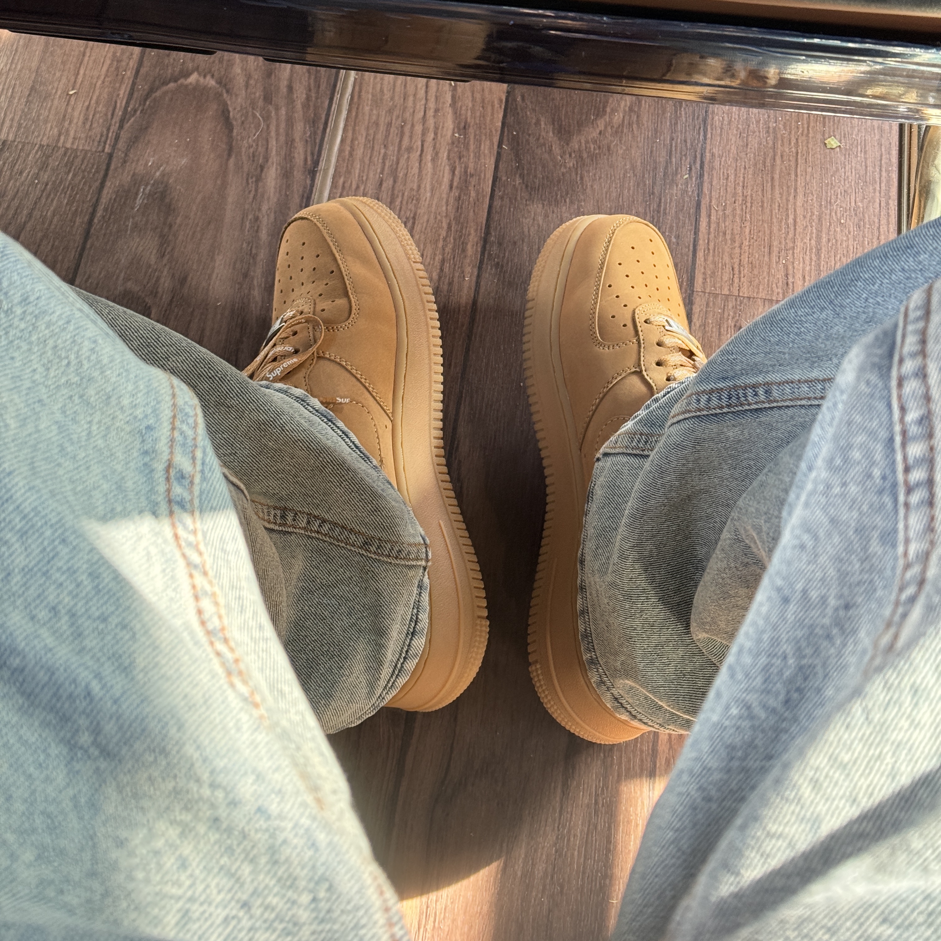 Nike x Supreme Air Force 1 Low Flax 착용 스타일