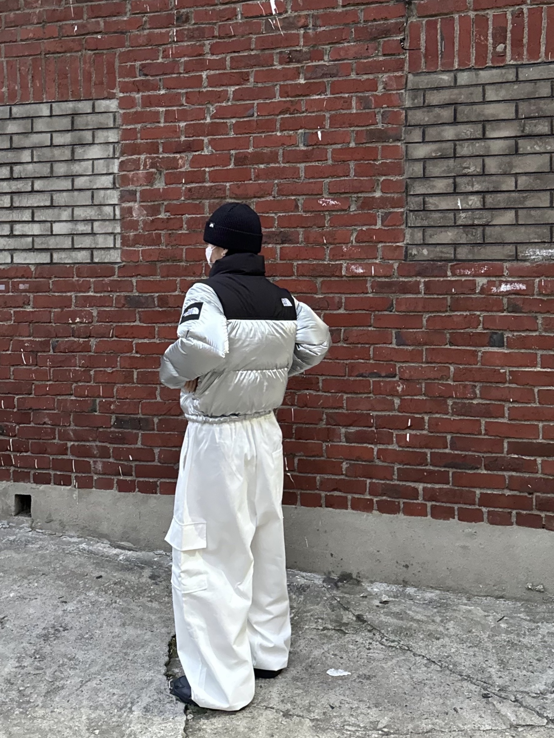 (W) The North Face White Label Novelty Nuptse Down Jacket SE Silver, Asics UB2-S Gel-1130 Asphalt Pure Silver 착용 스타일 - 1