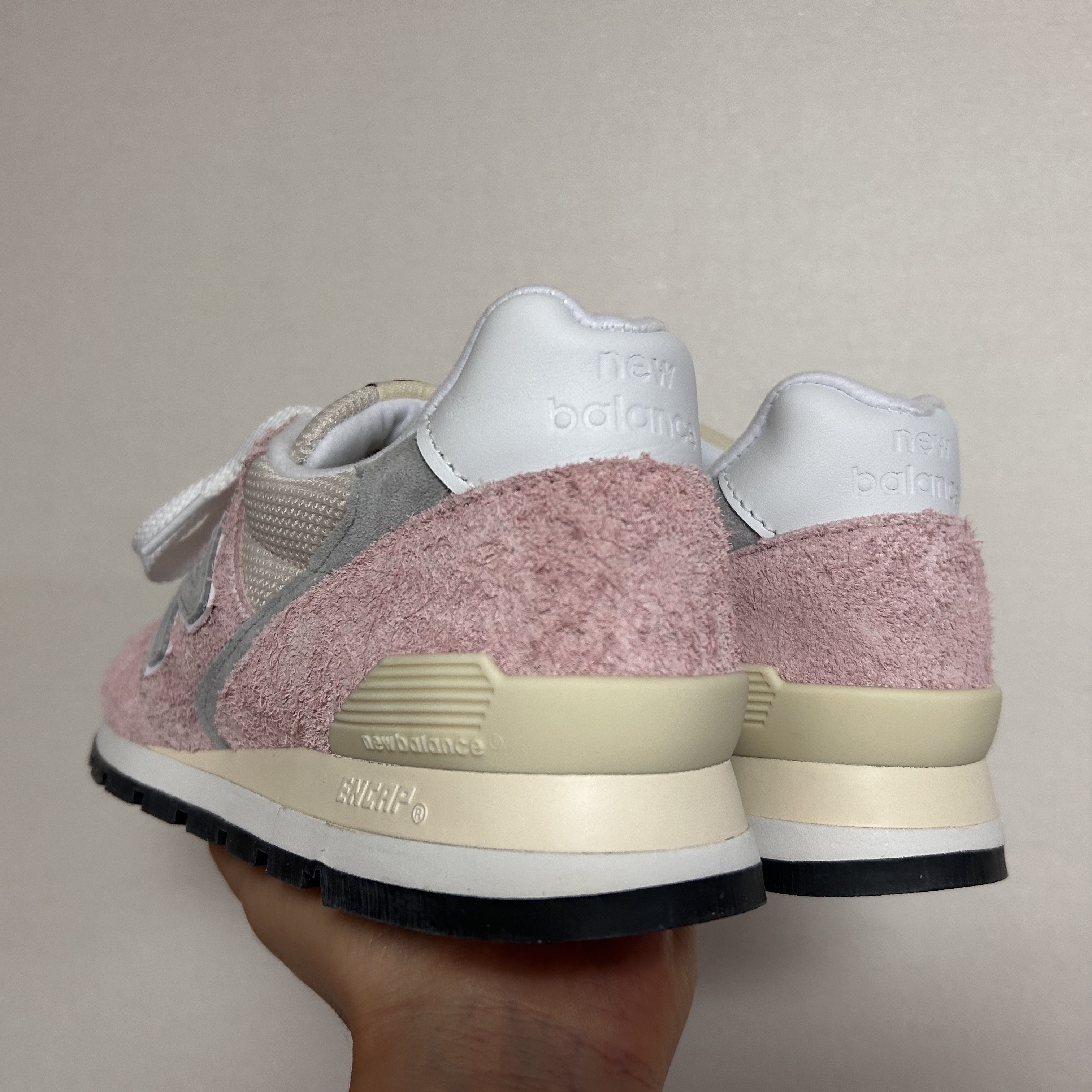 New Balance Made in USA 996 Pink Haze Silver 착용 스타일 - 3