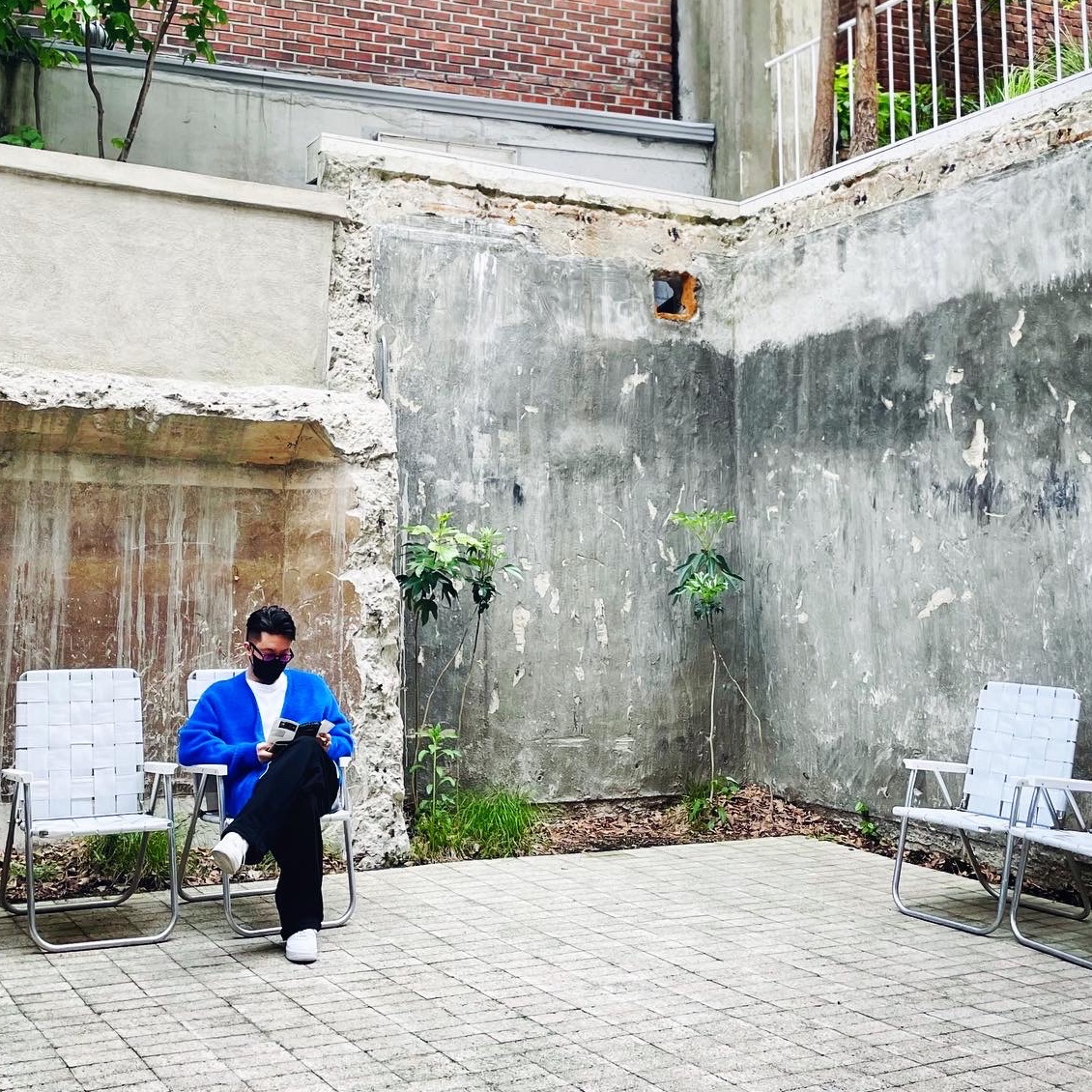 Stussy Shaggy Cardigan Royal Blue, Nike x Supreme Air Force 1 Low White 착용 스타일 - 1