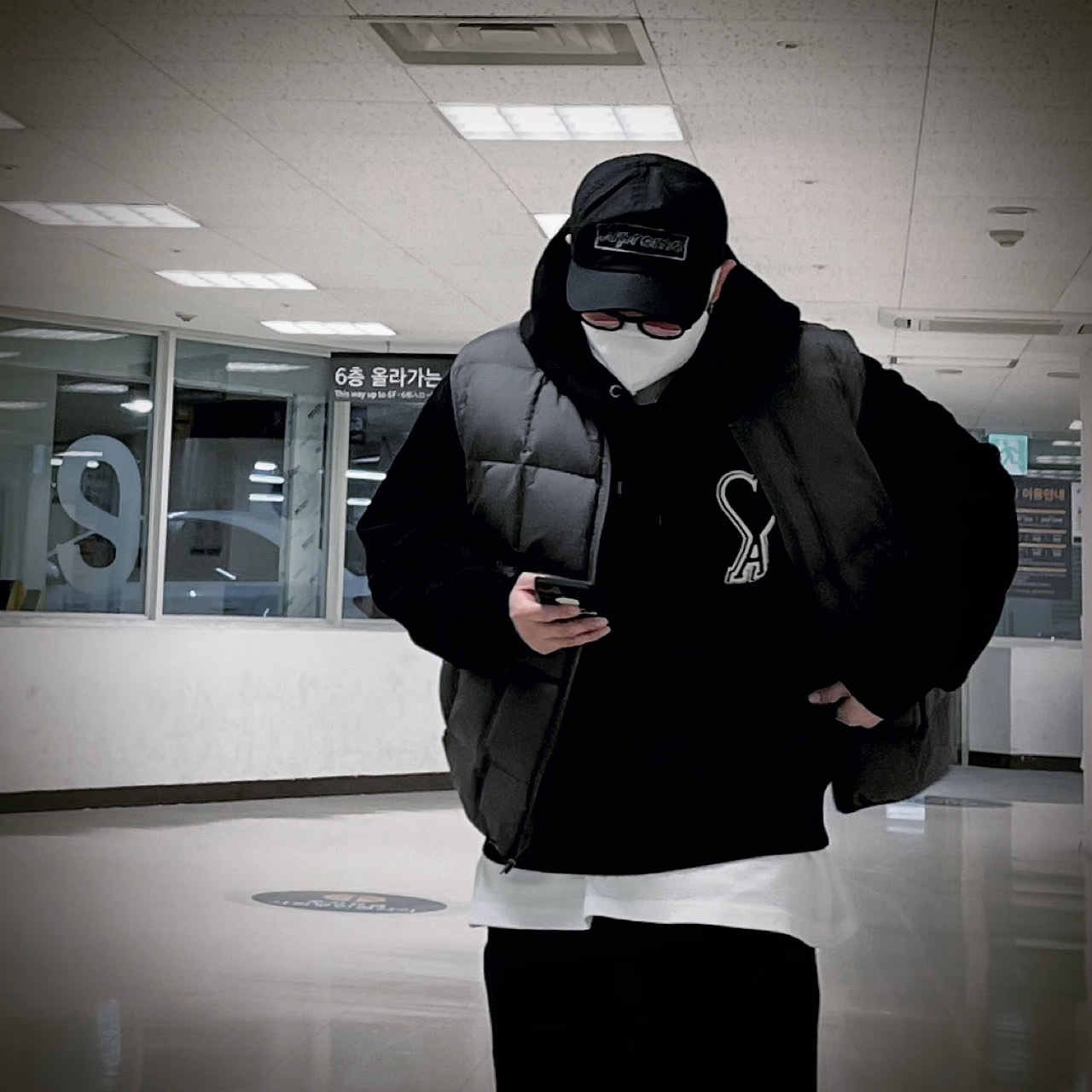 AMI de Coeur Hoodie Black White, Supreme x Kaws Chalk Logo 5-Panel Black - 21SS 착용 스타일