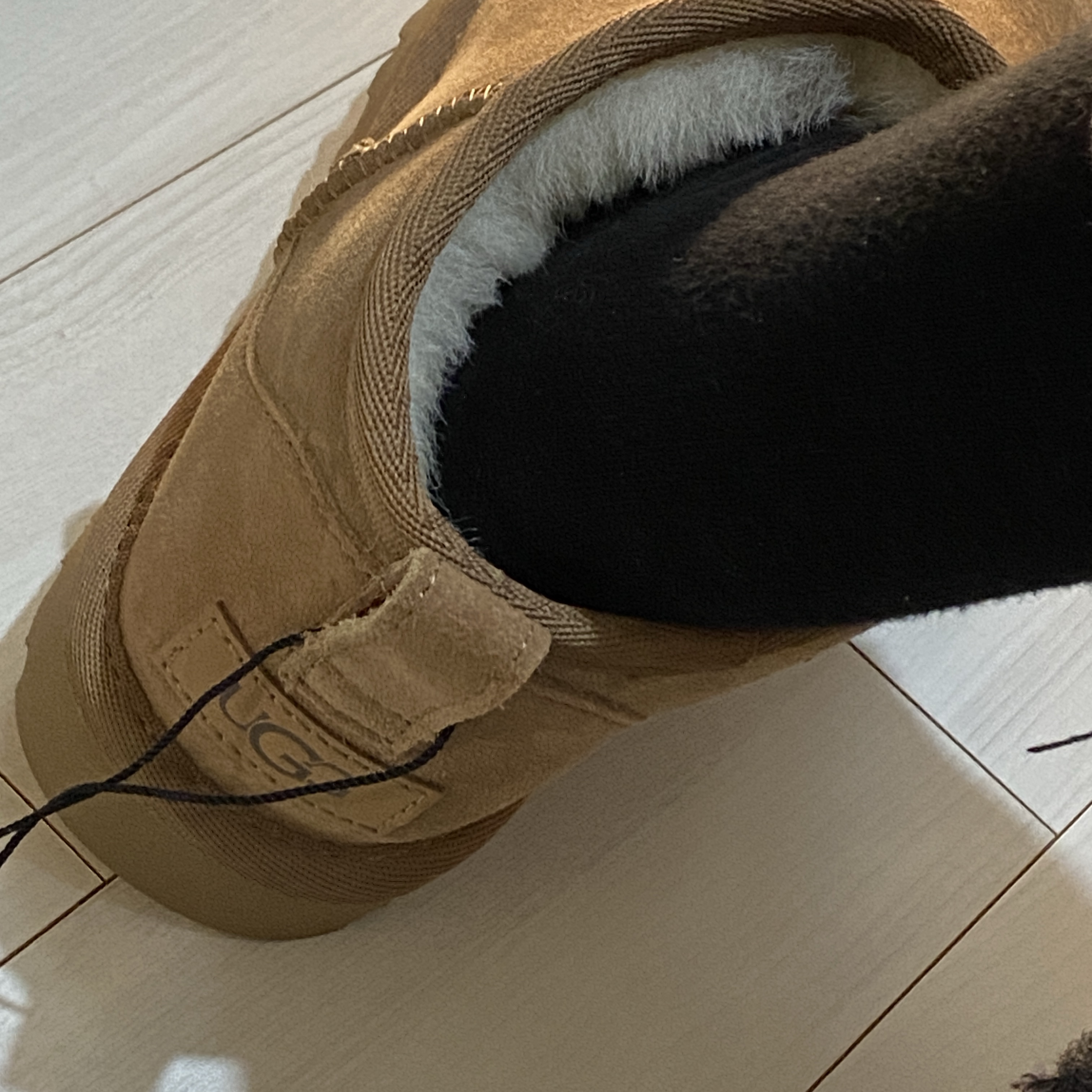(W) UGG Classic Ultra Mini Boots Chestnut 착용 스타일 - 1
