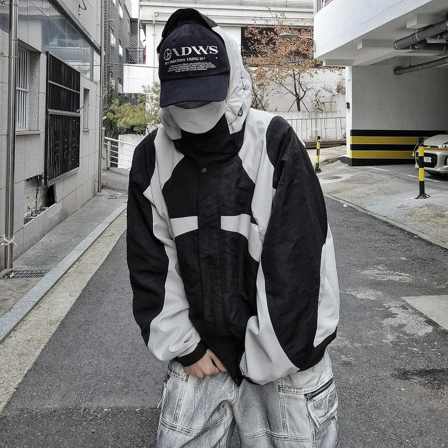 Balenciaga 3XL Sneakers Grey White Red 착용 스타일 - 3