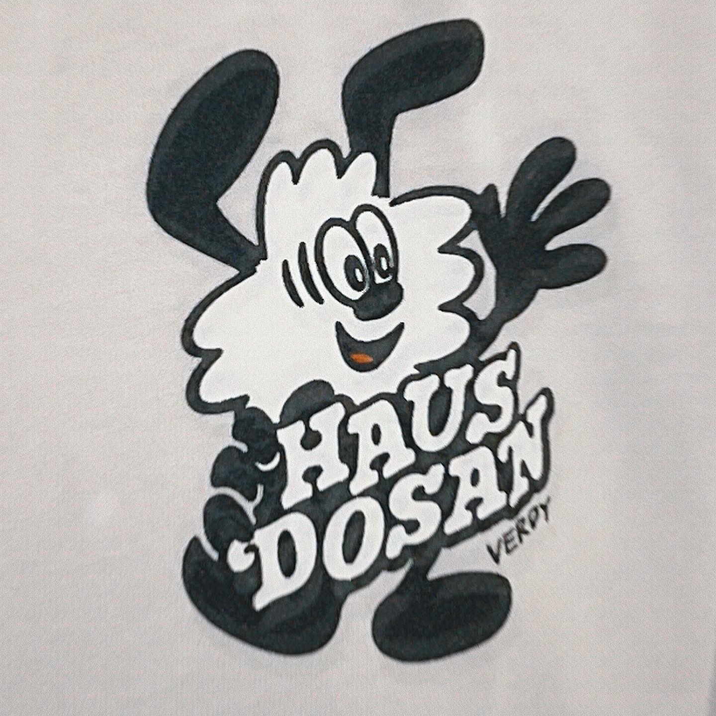 Rolex Submariner 41mm 124060 Black Oyster, Verdy x Haus Dosan T-Shirt White 착용 스타일 - 5