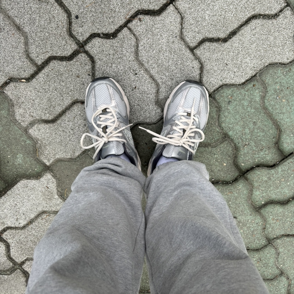 New Balance 530 Earth 착용 스타일 - 1