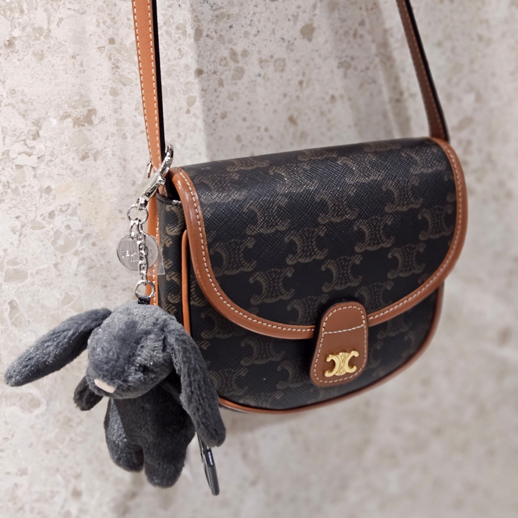 Jellycat Bashful Bunny Bag Charm Ink 착용 스타일 - 3