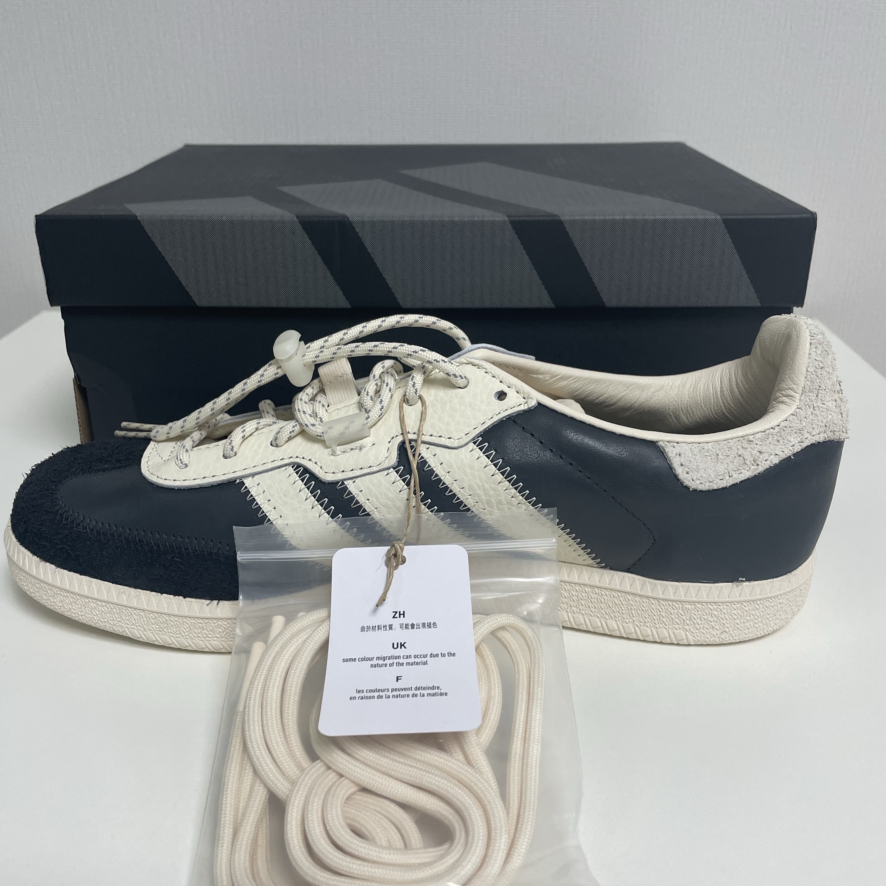 Adidas x Hal Studios Velosamba Core Black Wonder White 착용 스타일 - 3