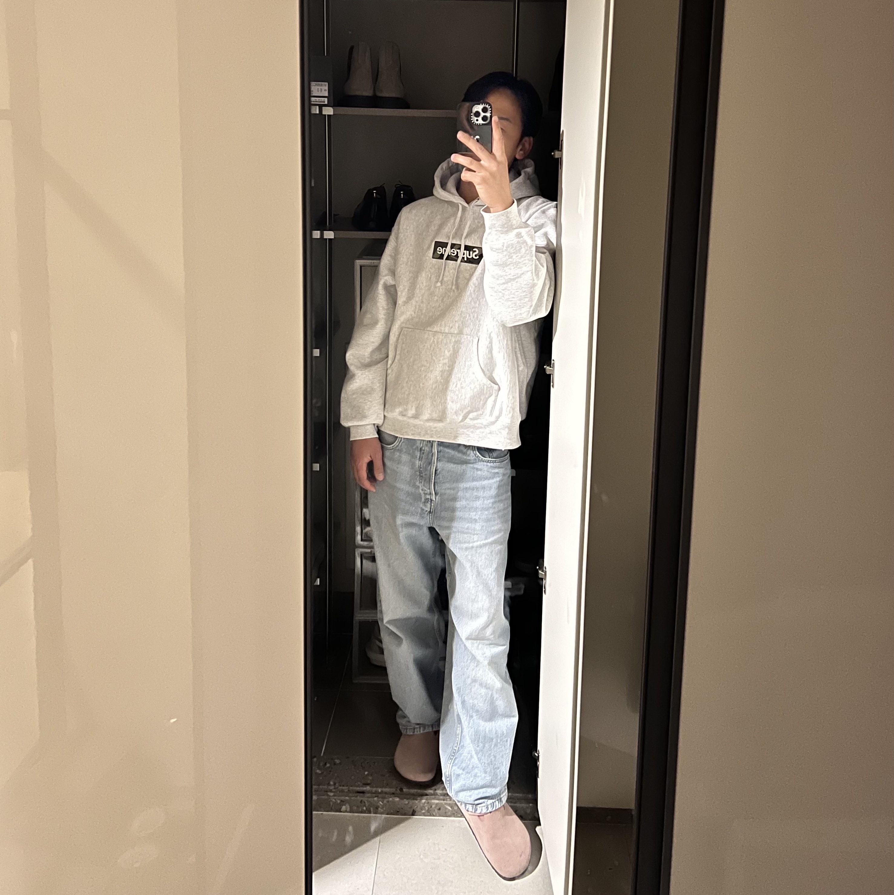 Supreme Box Logo Hooded Sweatshirt Ash Grey - 23FW, Birkenstock x Stussy Boston Clog Pink 착용 스타일