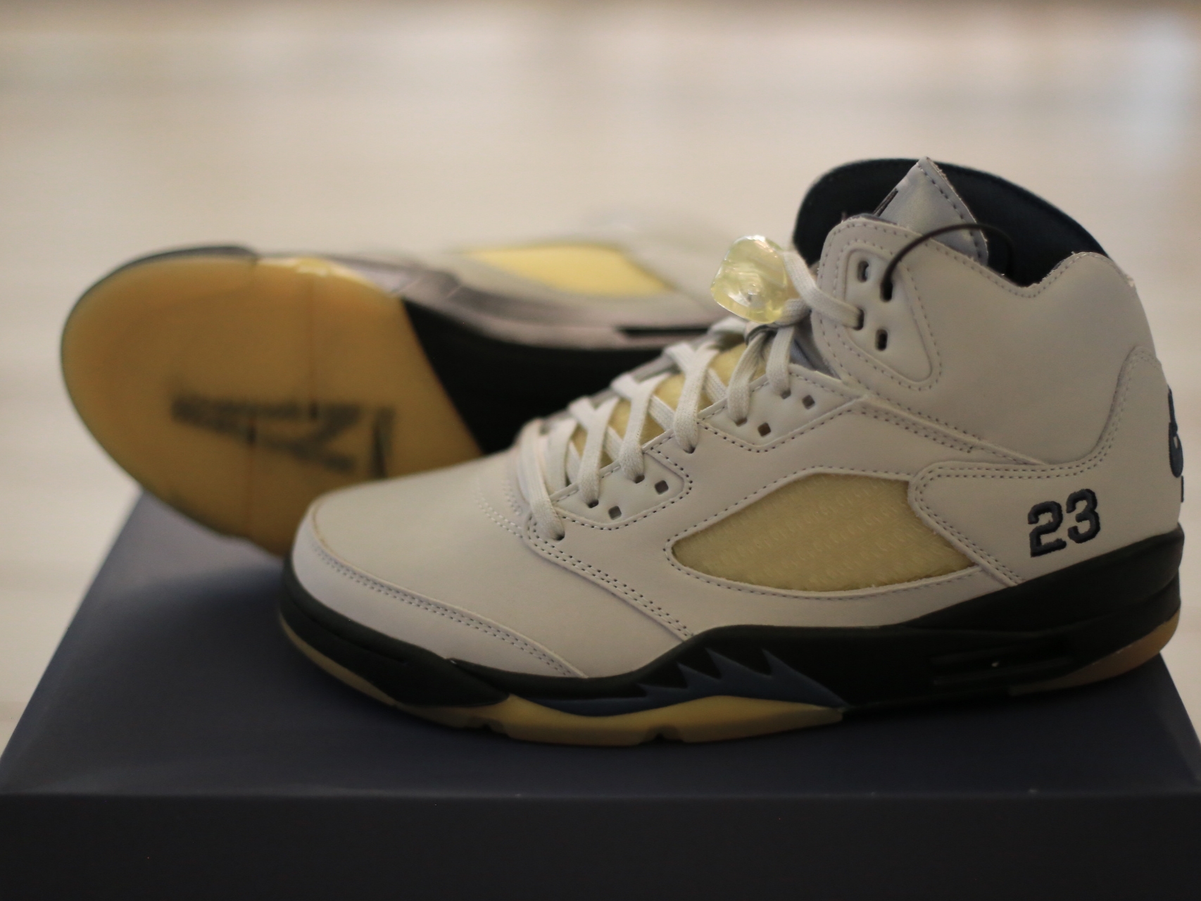 (W) Jordan 5 x A Ma Maniere Retro Dawn, Jordan 5 Fusion Varsity White Red 착용 스타일 - 4