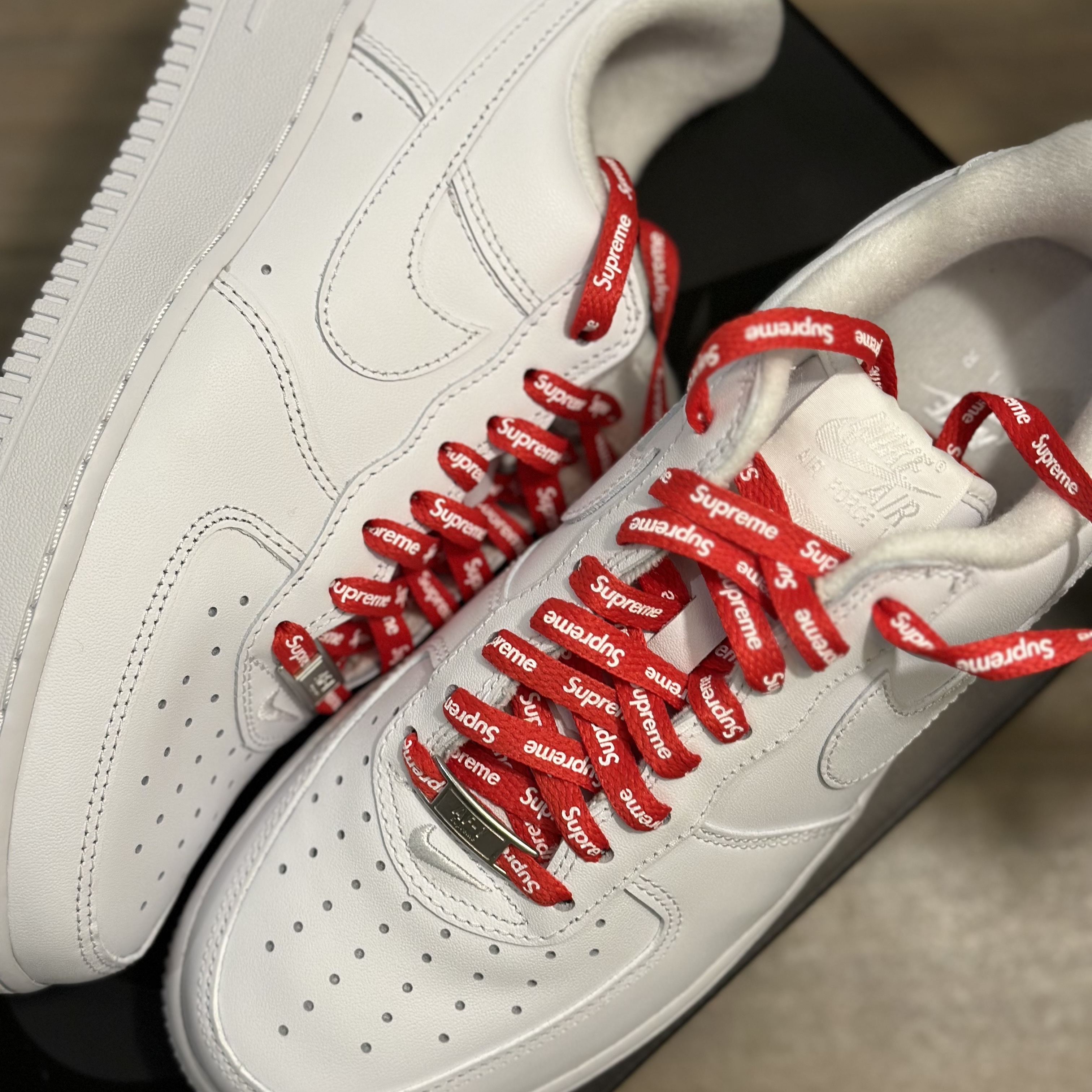 Nike x Supreme Air Force 1 Low White 착용 스타일 - 1