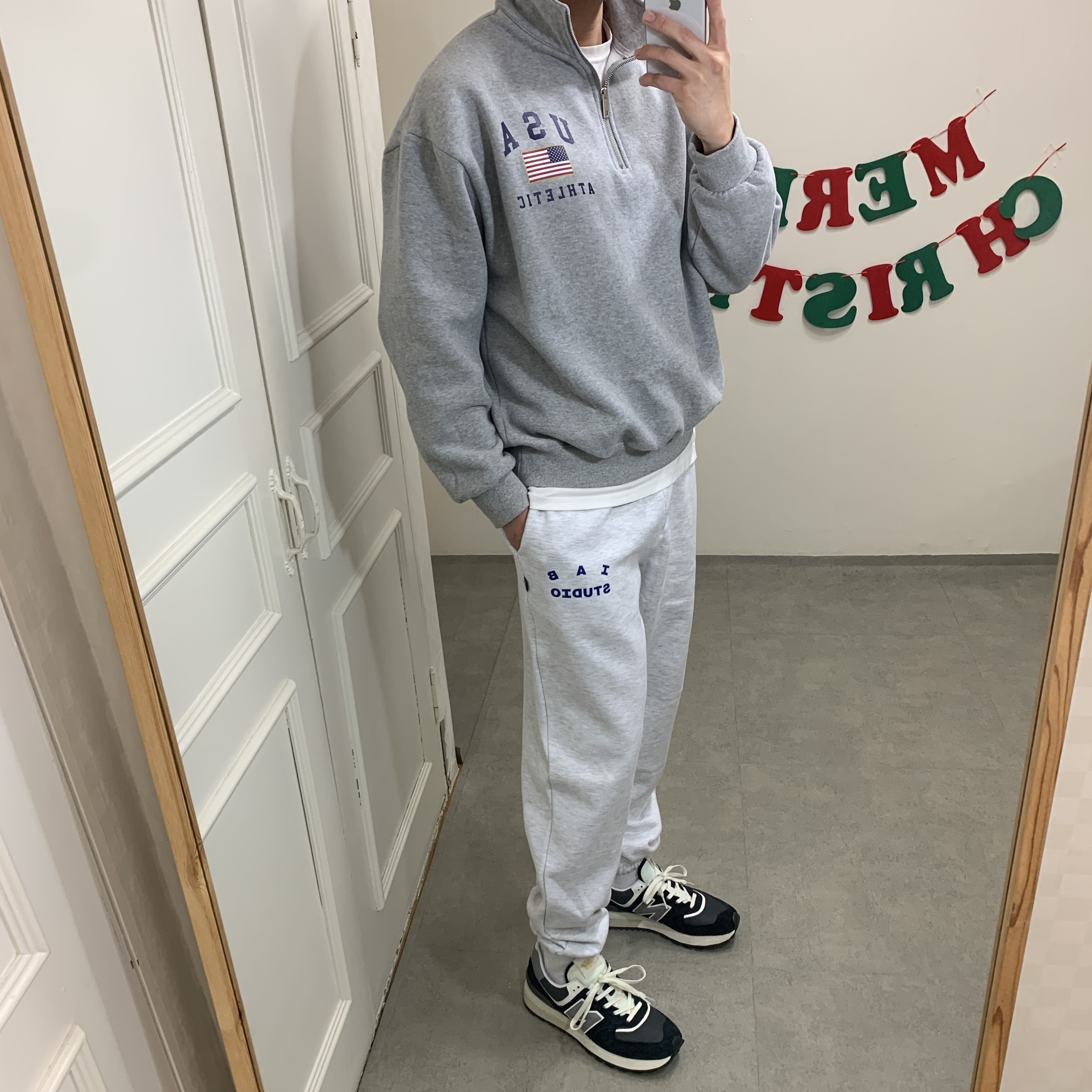 IAB Studio Sweatpants Light Gray, New Balance 574 Legacy Black 착용 스타일 - 4