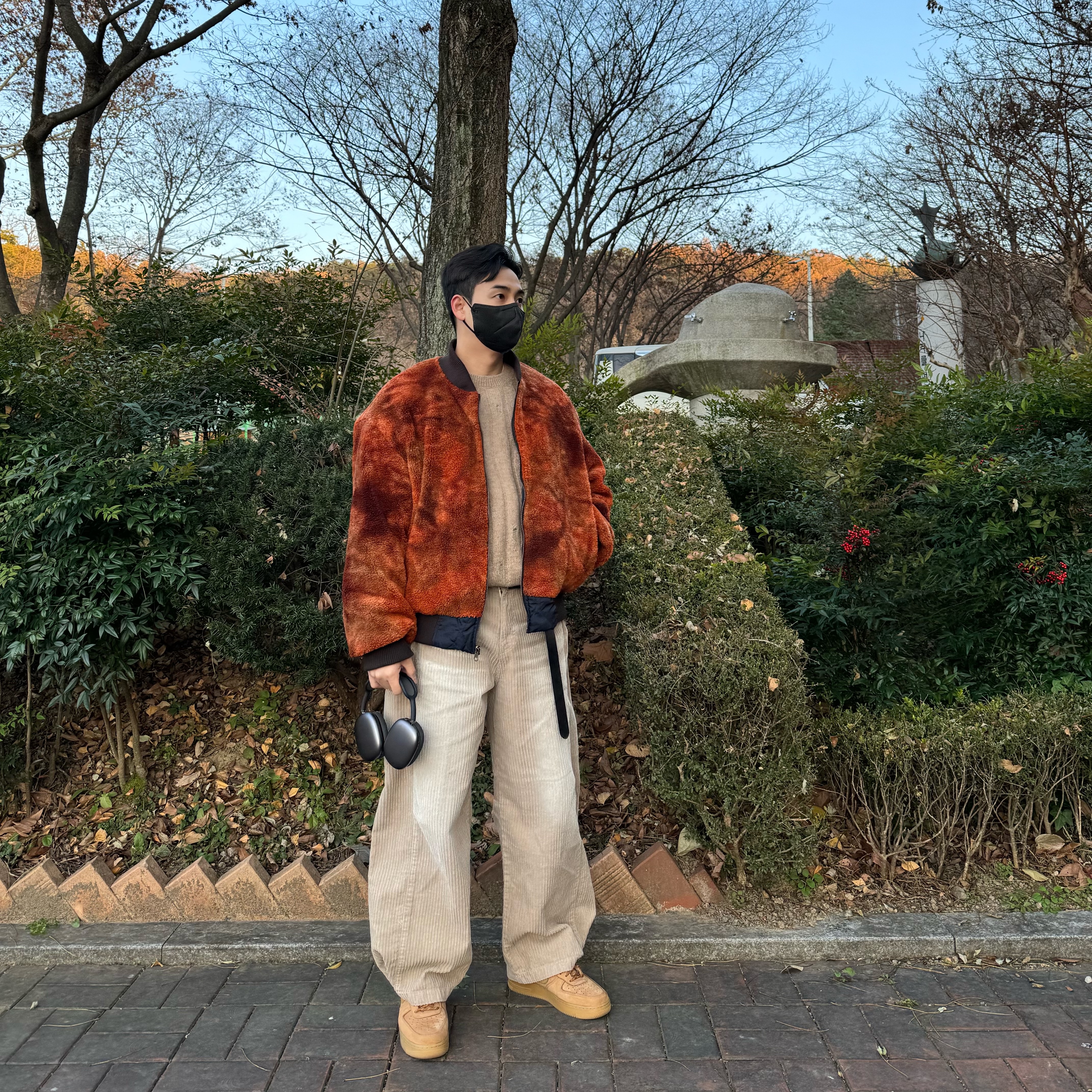 Nike Air Force 1 '07 WB Flax, Apple AirPods Max Lightning Space Gray (Korean Ver.) 착용 스타일