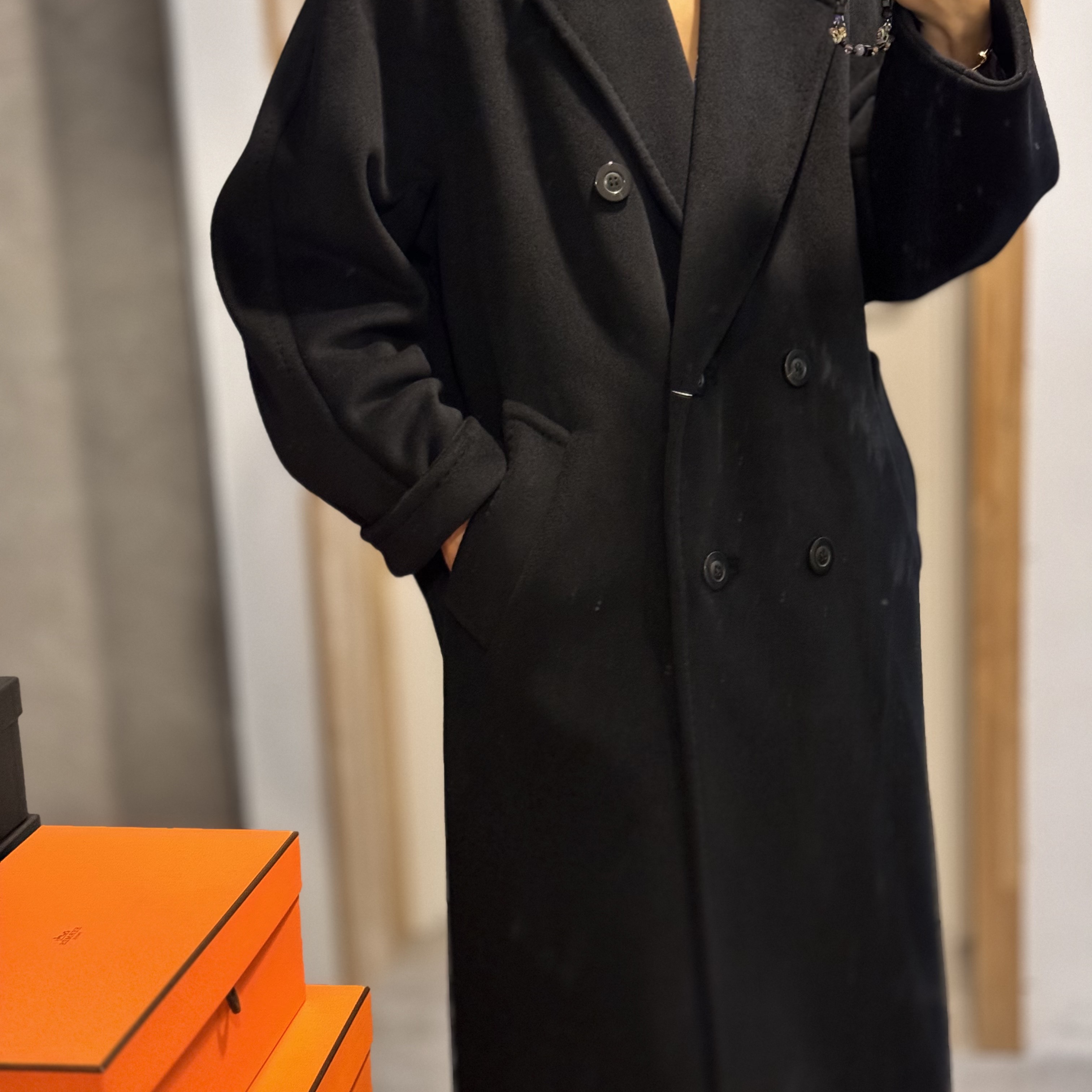 (W) Max Mara Madame 101801 Icon Coat Black, Hermes Birkin 25 Bag Sellier Epsom & Gold Craie 착용 스타일 - 1