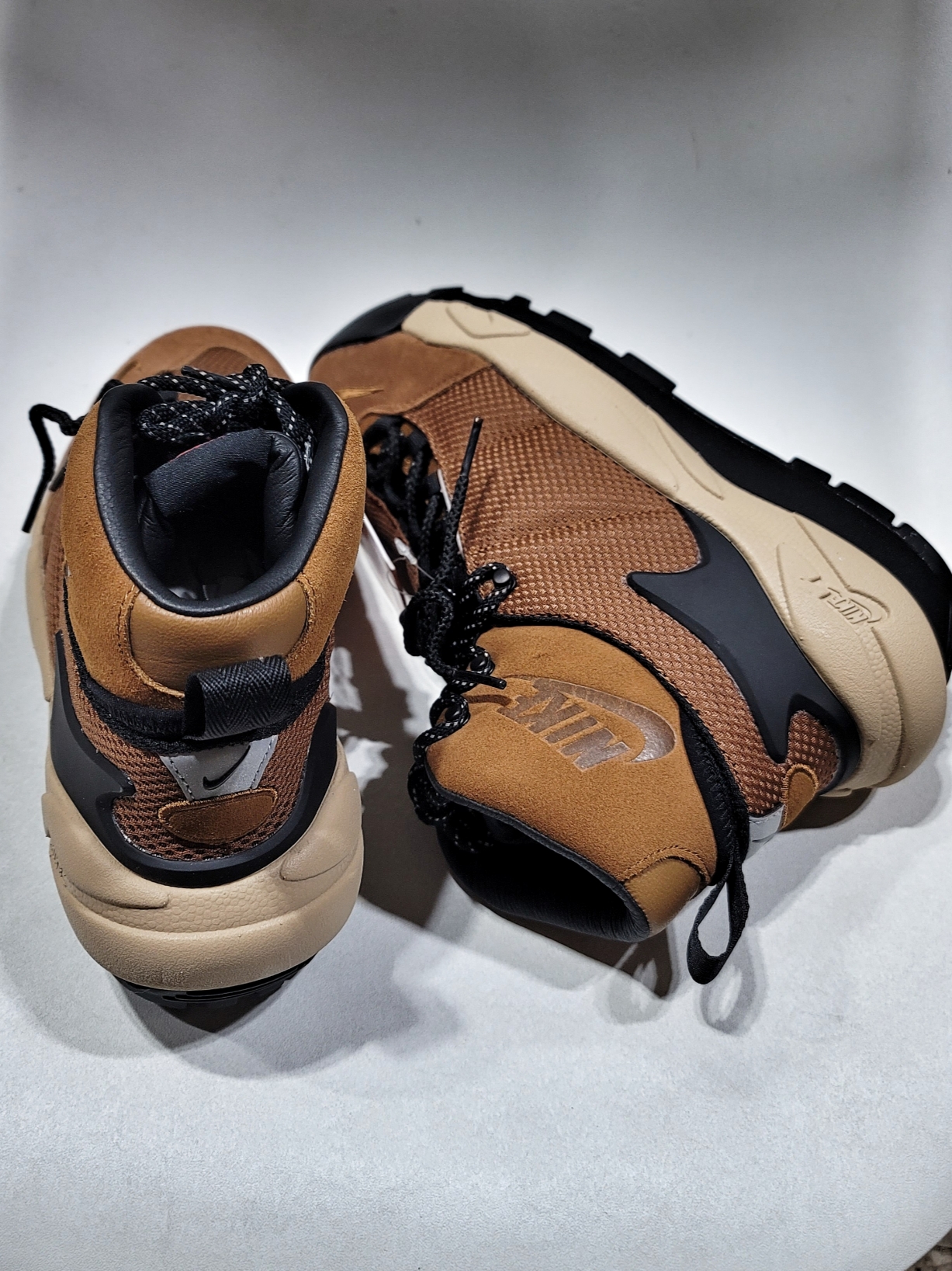 Nike x Sacai Magmascape SP Pecan 착용 스타일 - 1