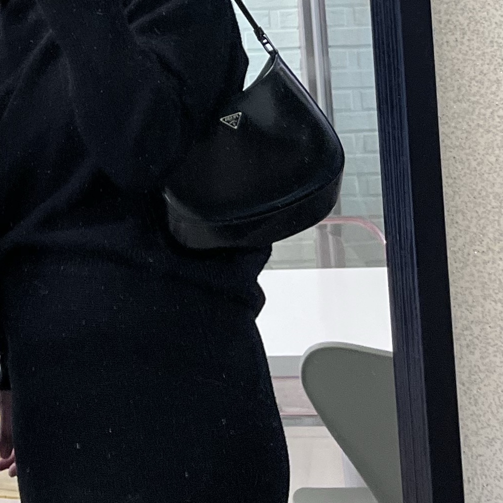 Prada Cleo Brushed Leather Shoulder Bag Black 착용 스타일