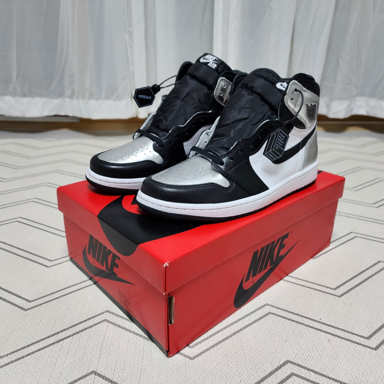 (W) Jordan 1 Retro High OG Silver Toe 착용 스타일 - 2