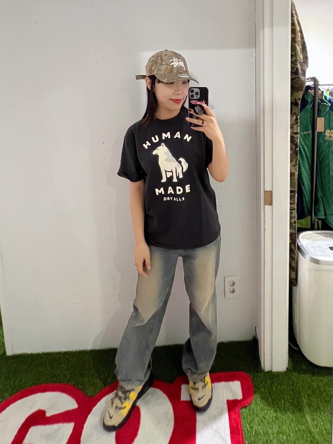 Human Made Worksout 20th Anniversary Jindo Dog Graphic T-Shirt White, Stussy Basic New Era 9Twenty Basic Strapback Real Tree Edge 착용 스타일 - 2