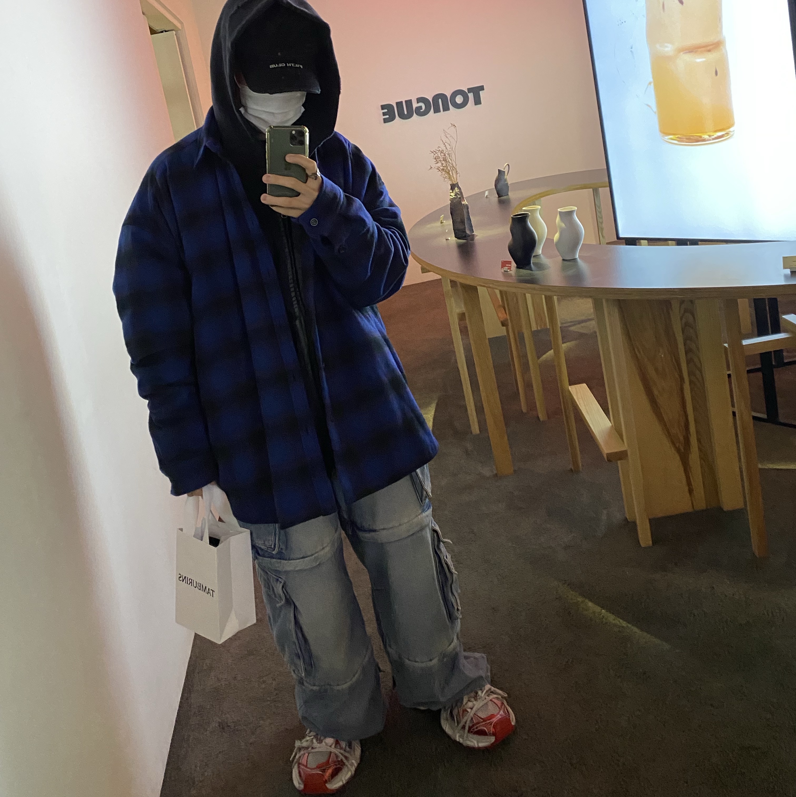 Project G/R Oversized Convertible Cargo Pants Blue 착용 스타일