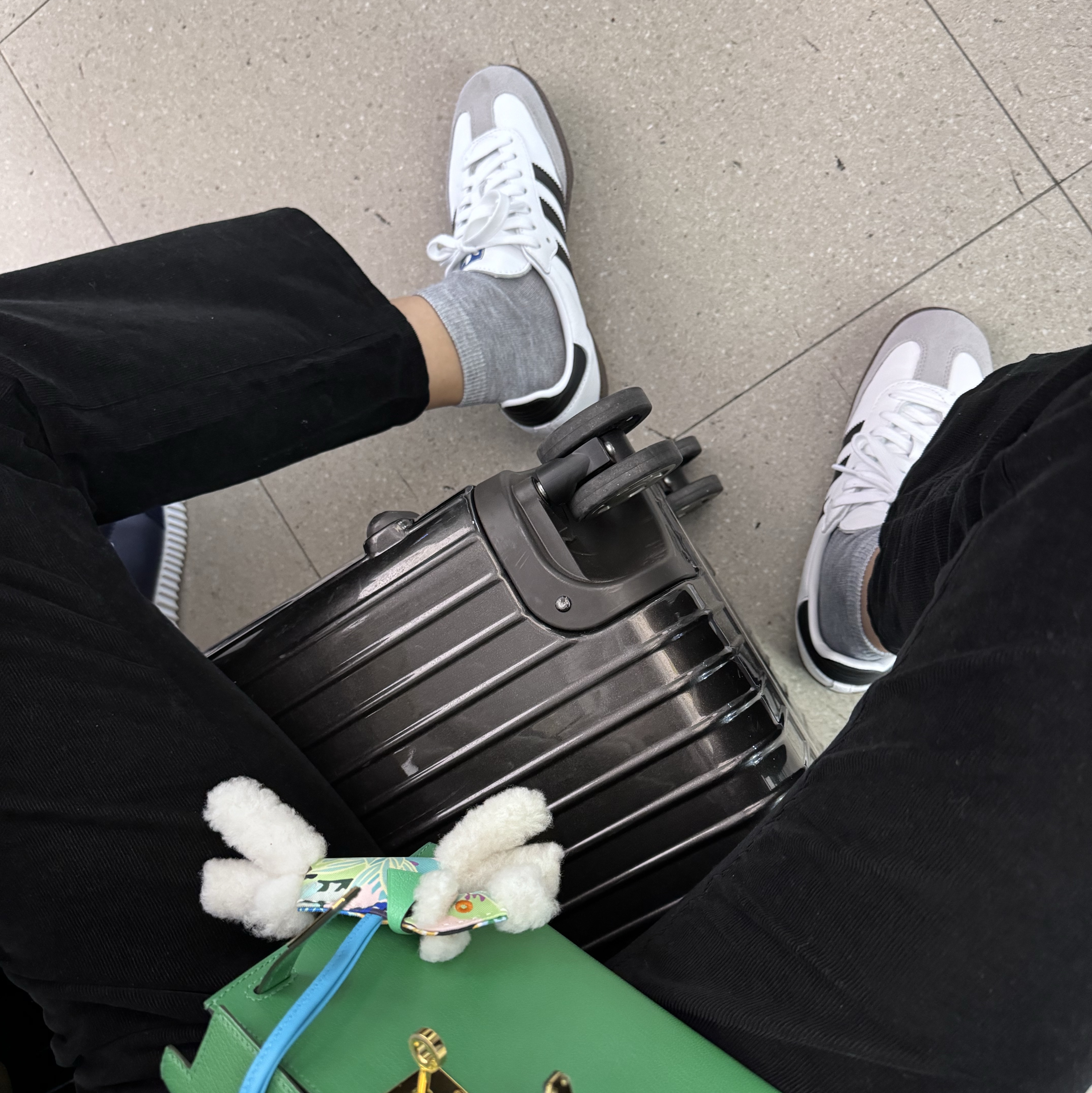 Adidas Samba OG Cloud White, (W) Max Mara Madame 101801 Icon Coat Black 착용 스타일 - 4