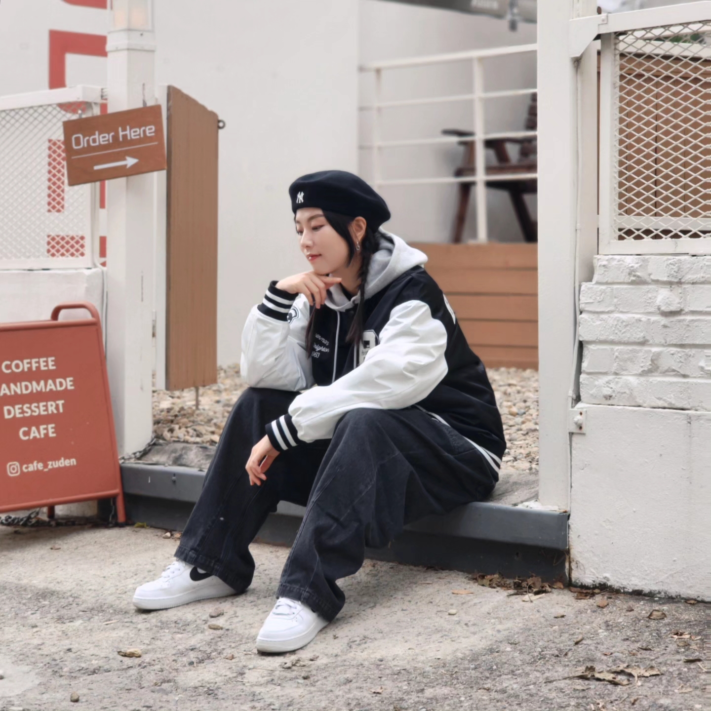 Nike Air Force 1 '07 White Black, (W) Nike Air Force 1 '07 White Black 착용 스타일 - 1