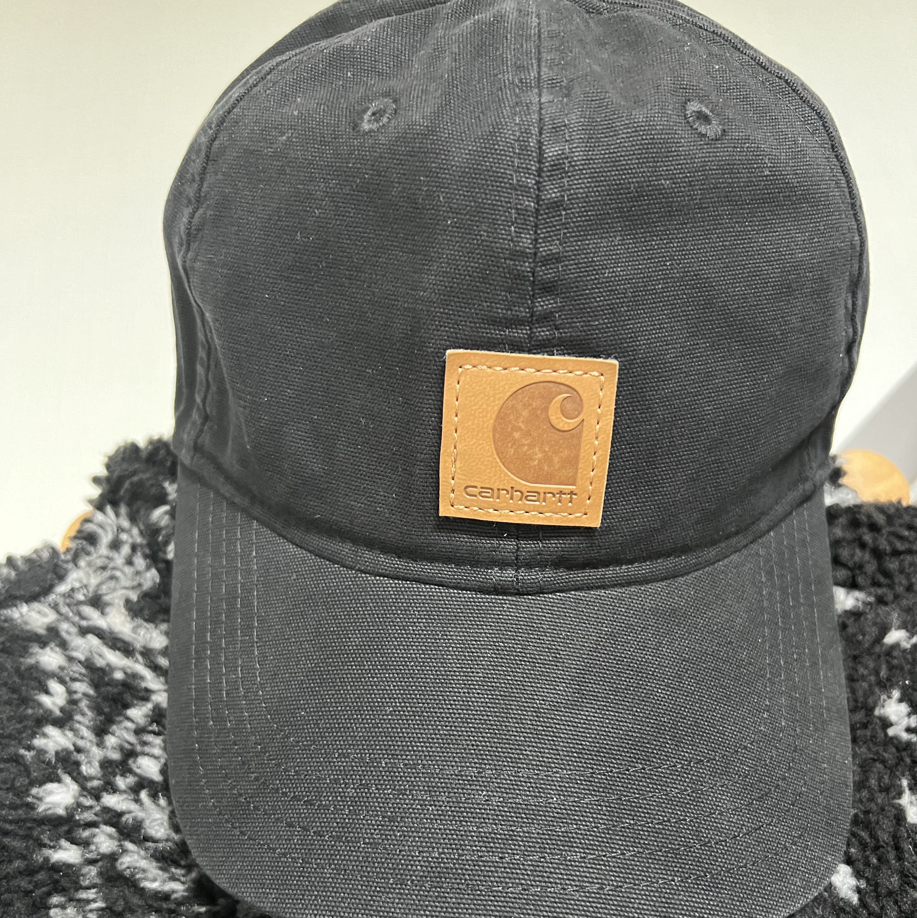 Carhartt Canvas Cap Black 착용 스타일