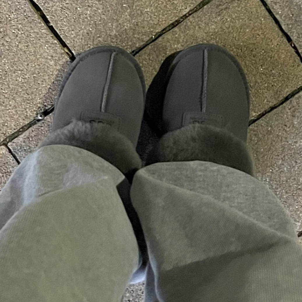 (W) UGG Coquette Slipper Grey 착용 스타일