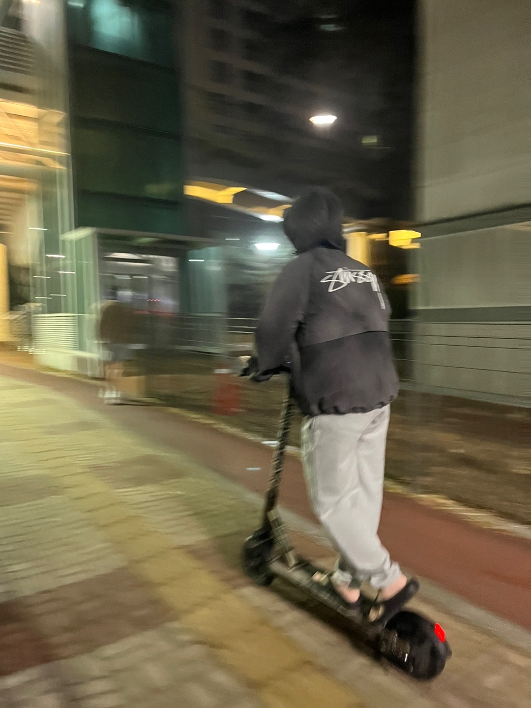 Stussy Wave Dye Beach Shell Jacket Black, Nike x Stussy NRG ZR Fleece Pants Heather Grey - US/EU 착용 스타일