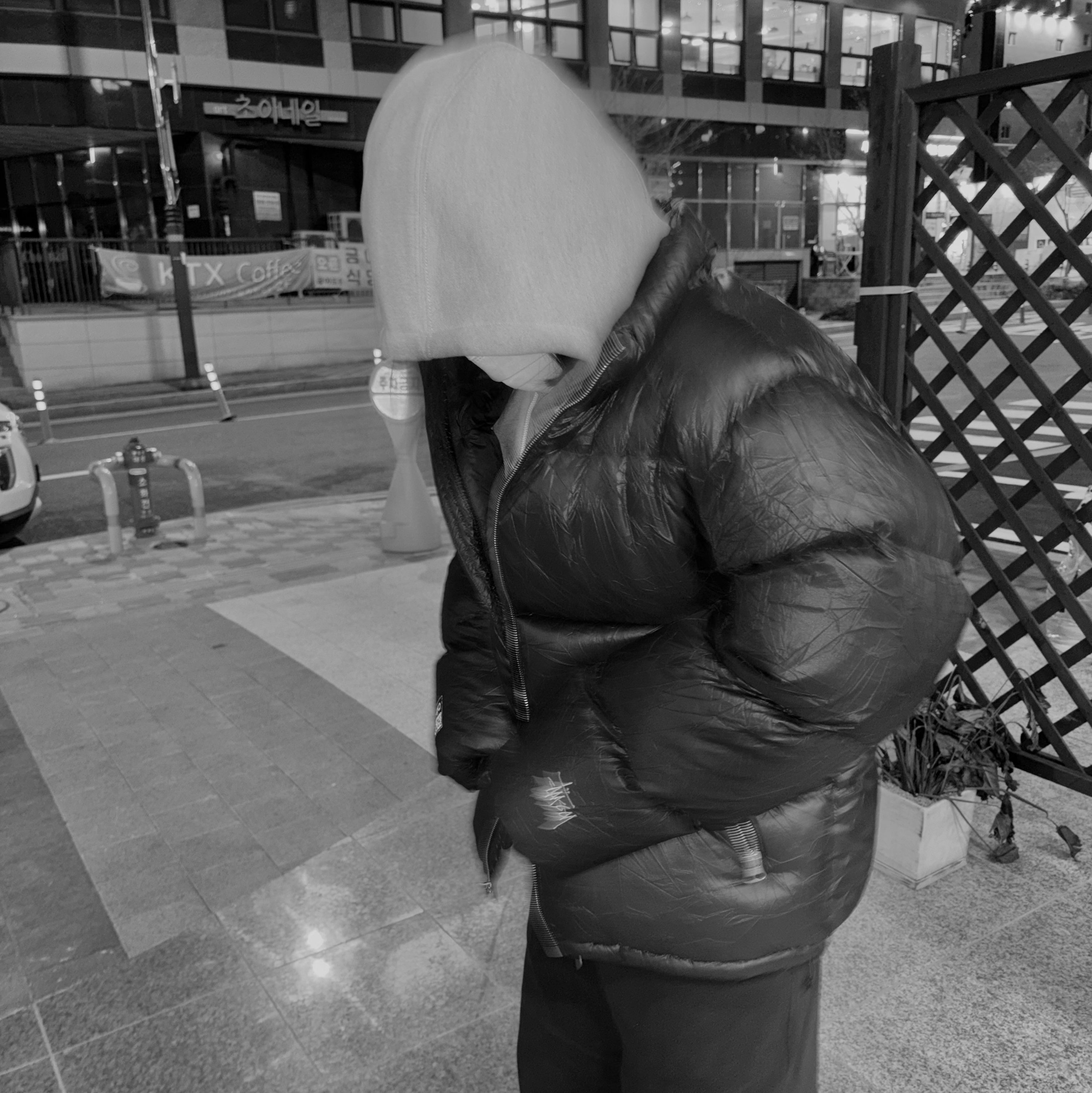 Stussy Wrinkled Nylon Down Puffer Black 착용 스타일